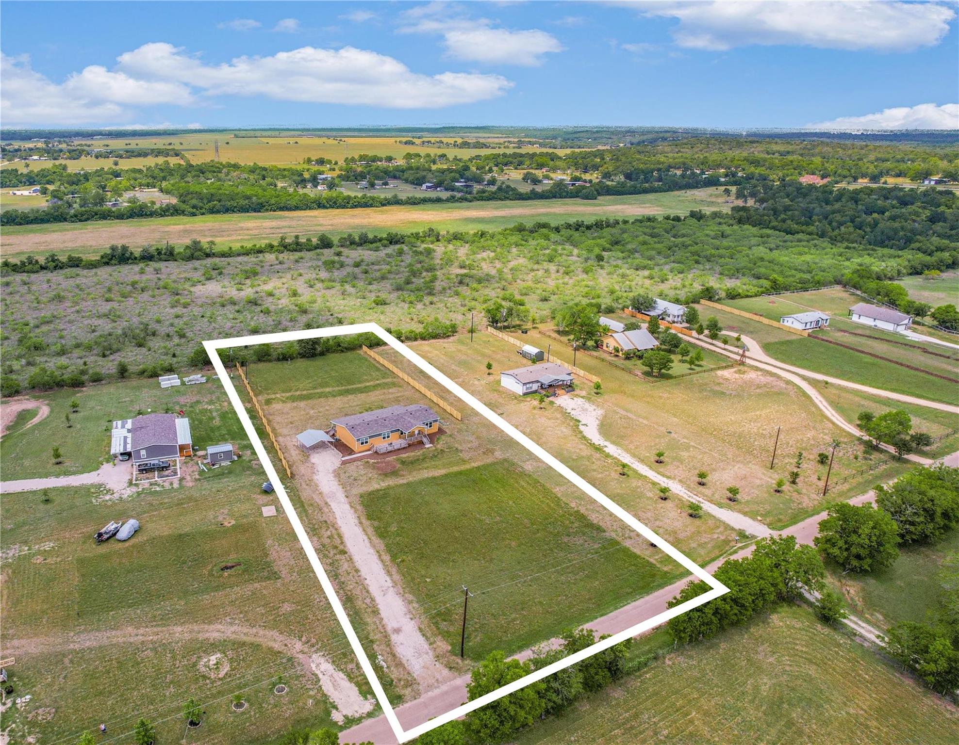 202 Lazy River LN, Elgin, TX 78621