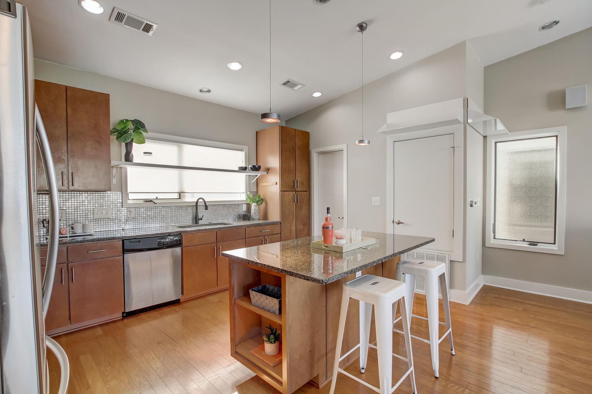 1702 S Lamar BLVD #11, Austin, TX 78704