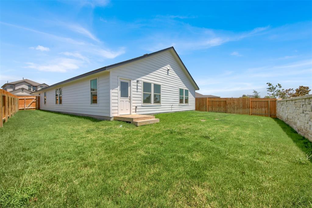 133 Woods Edge LN, Georgetown, TX 78628