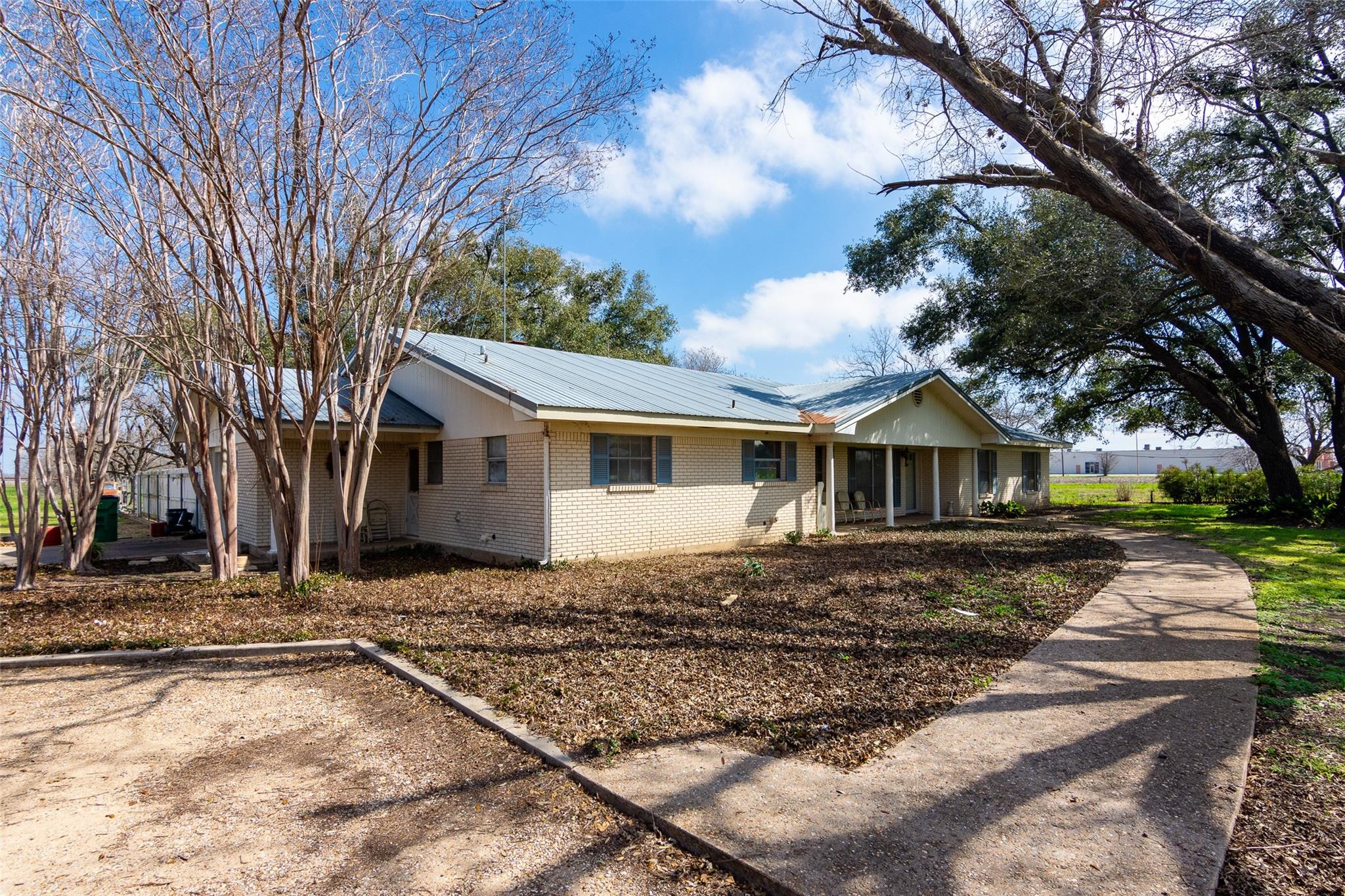 3310 N Main ST, Taylor, TX 76574