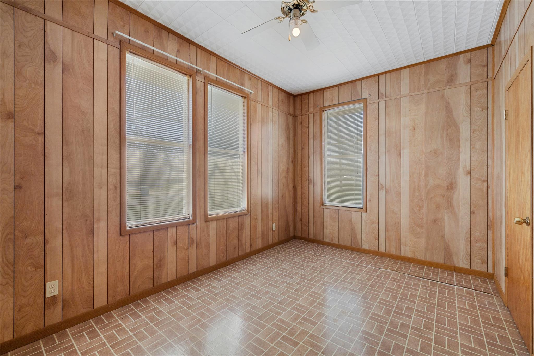 303 Vernon ST, Taylor, TX 76574