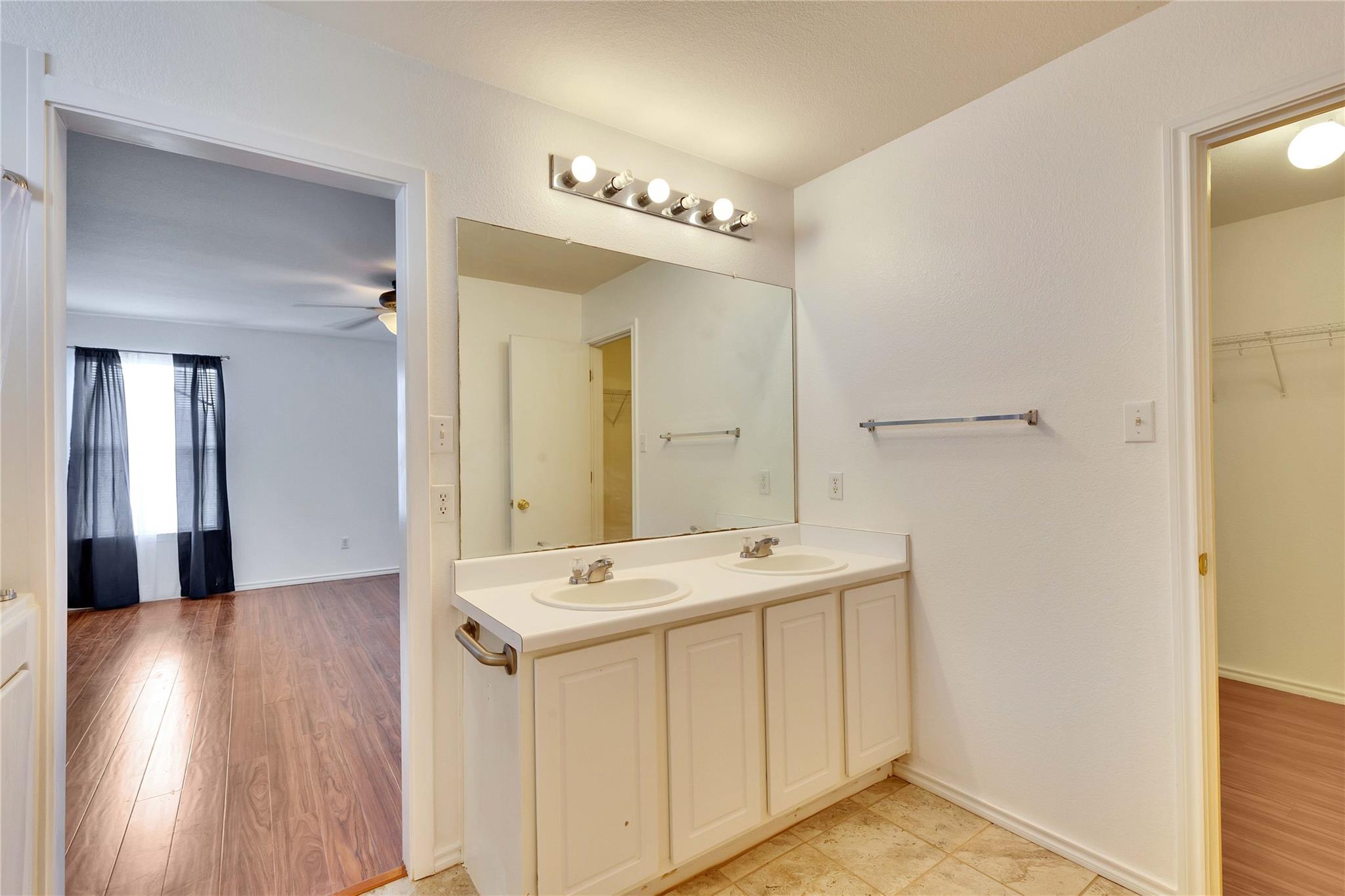 117 Gillespie LN, Elgin, TX 78621
