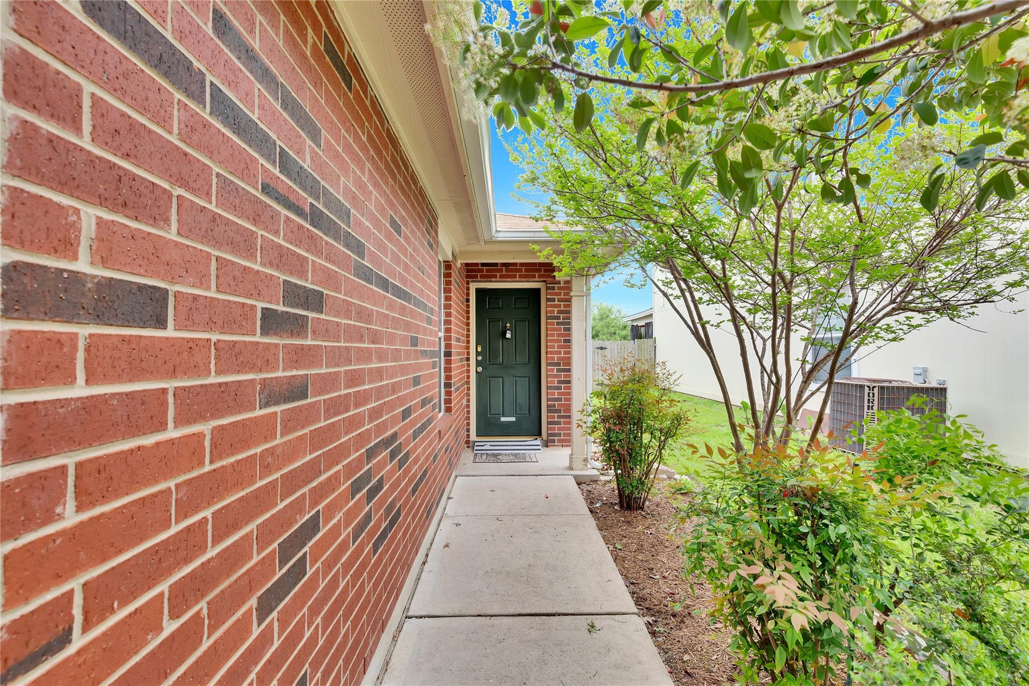 117 Gillespie LN, Elgin, TX 78621