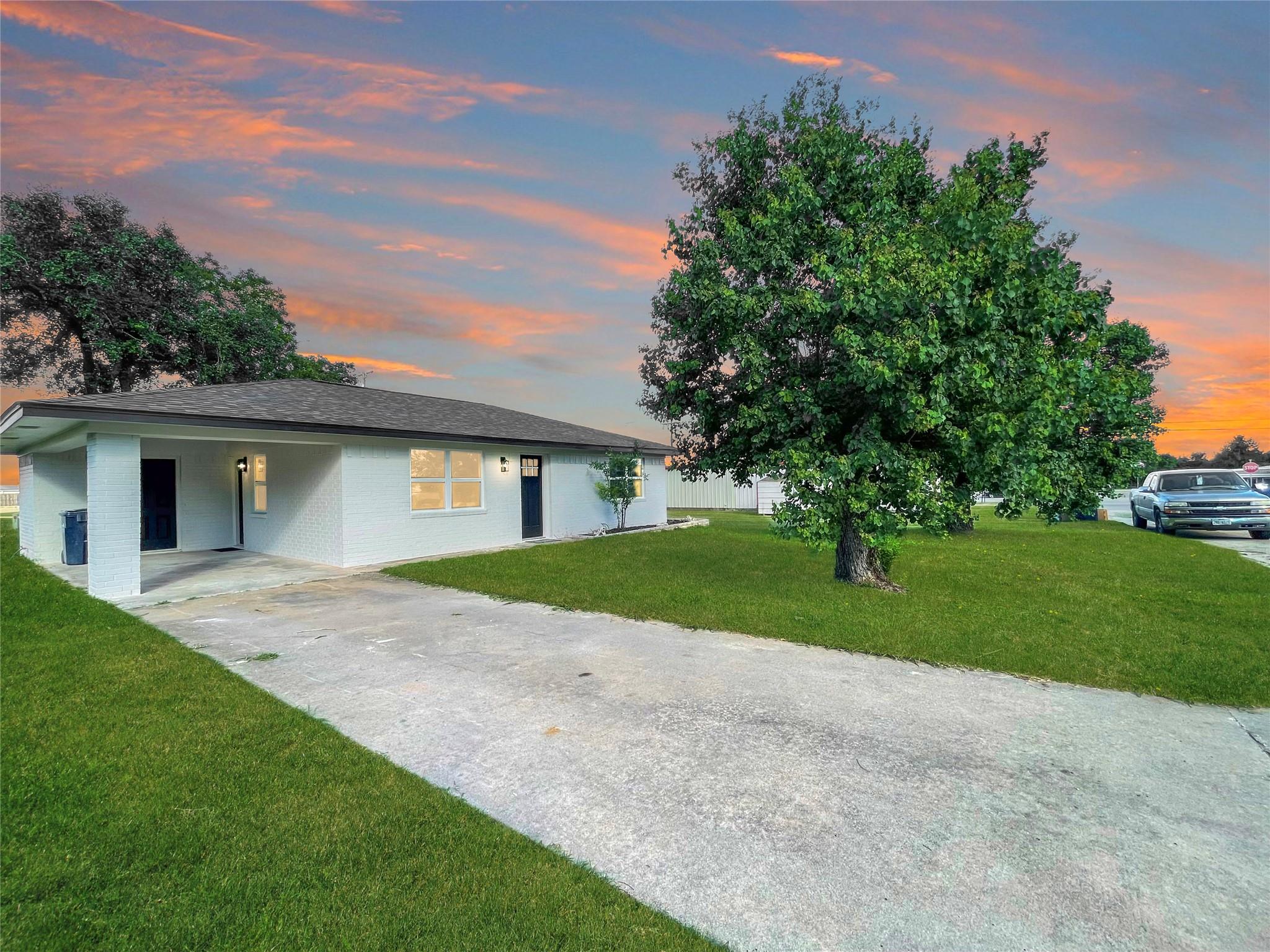 206 Summit ST, Rockdale, TX 76567