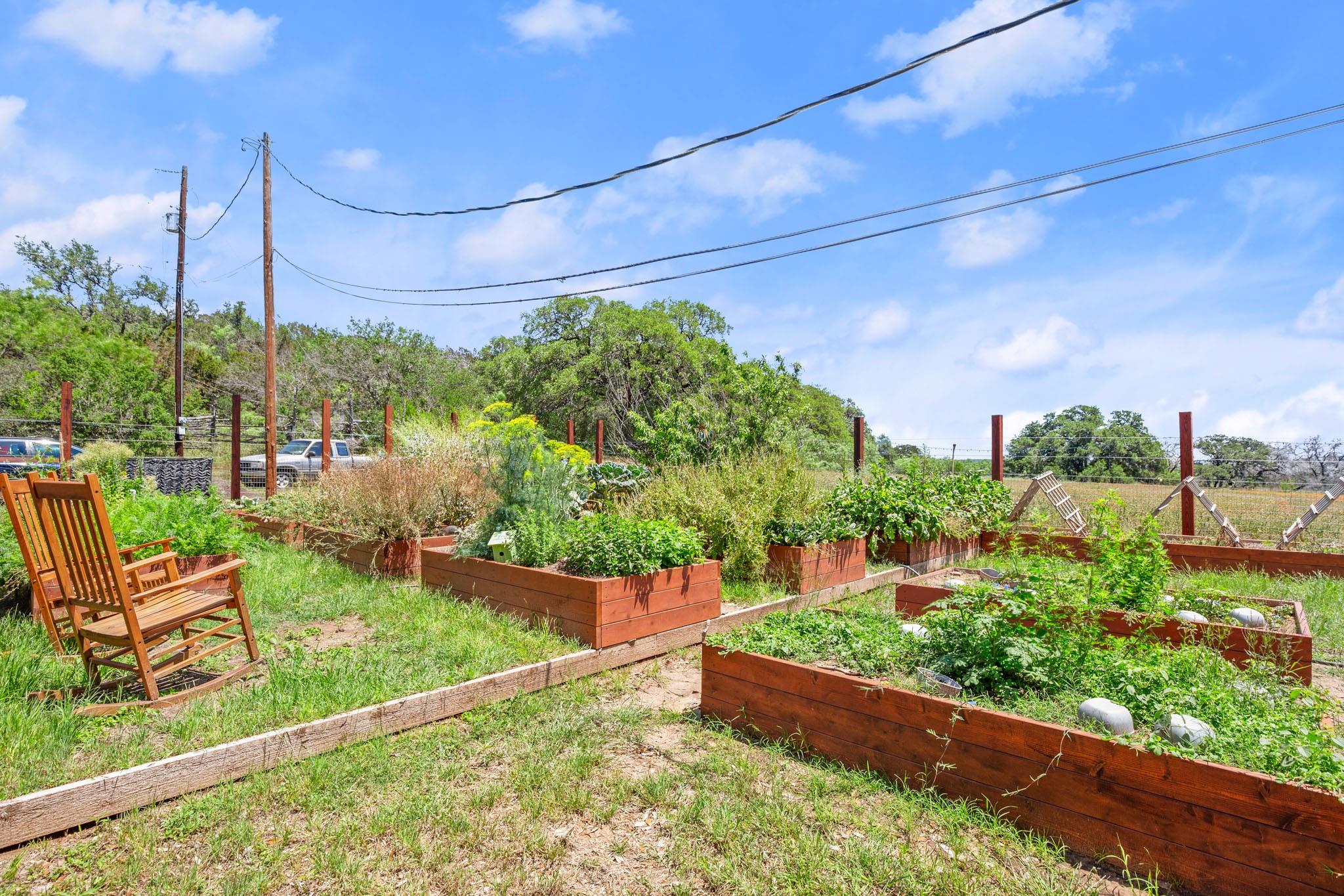 525 Pace Bend RD N, Spicewood, TX 78669