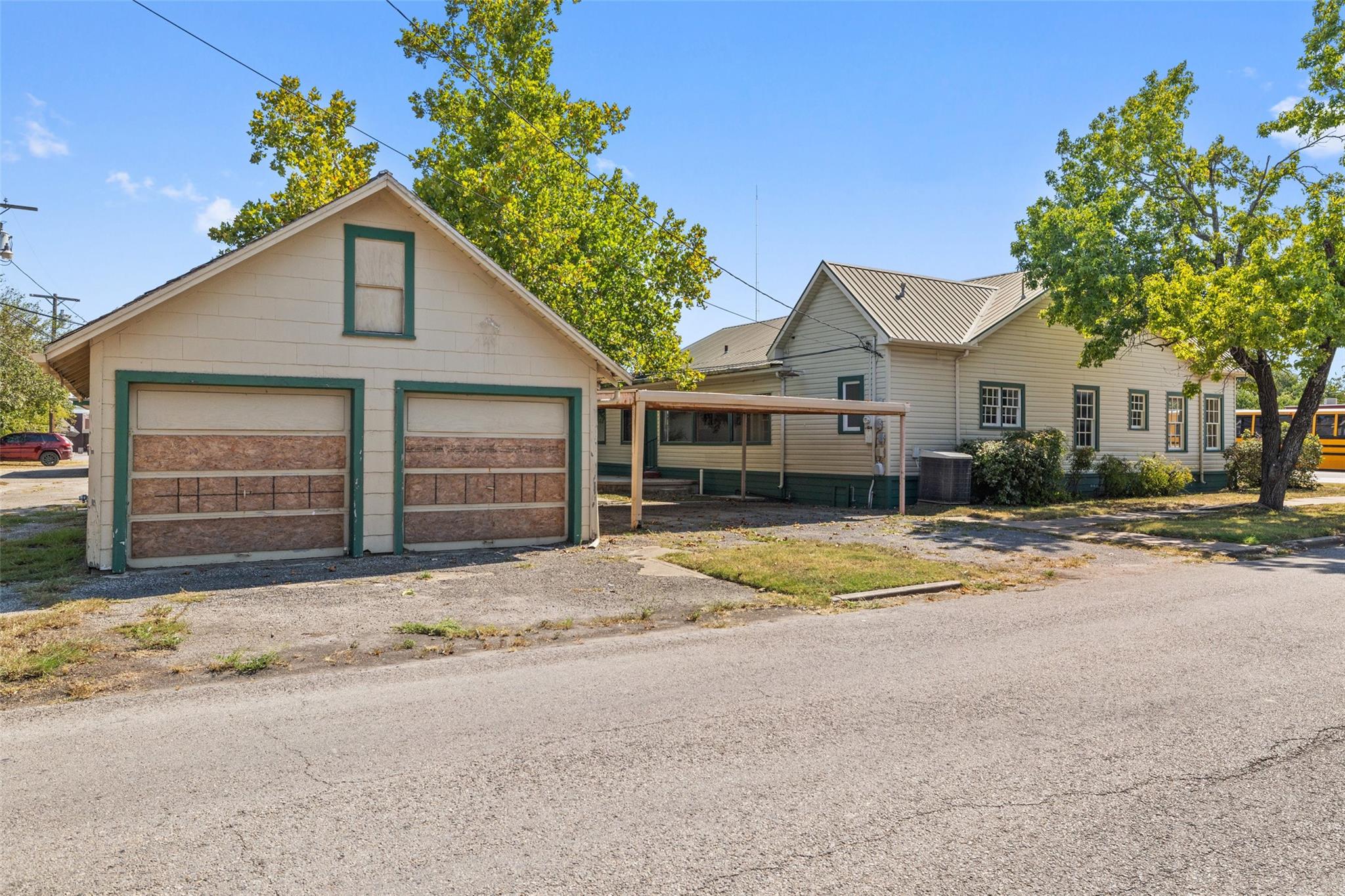 620 N Main ST, Taylor, TX 76574