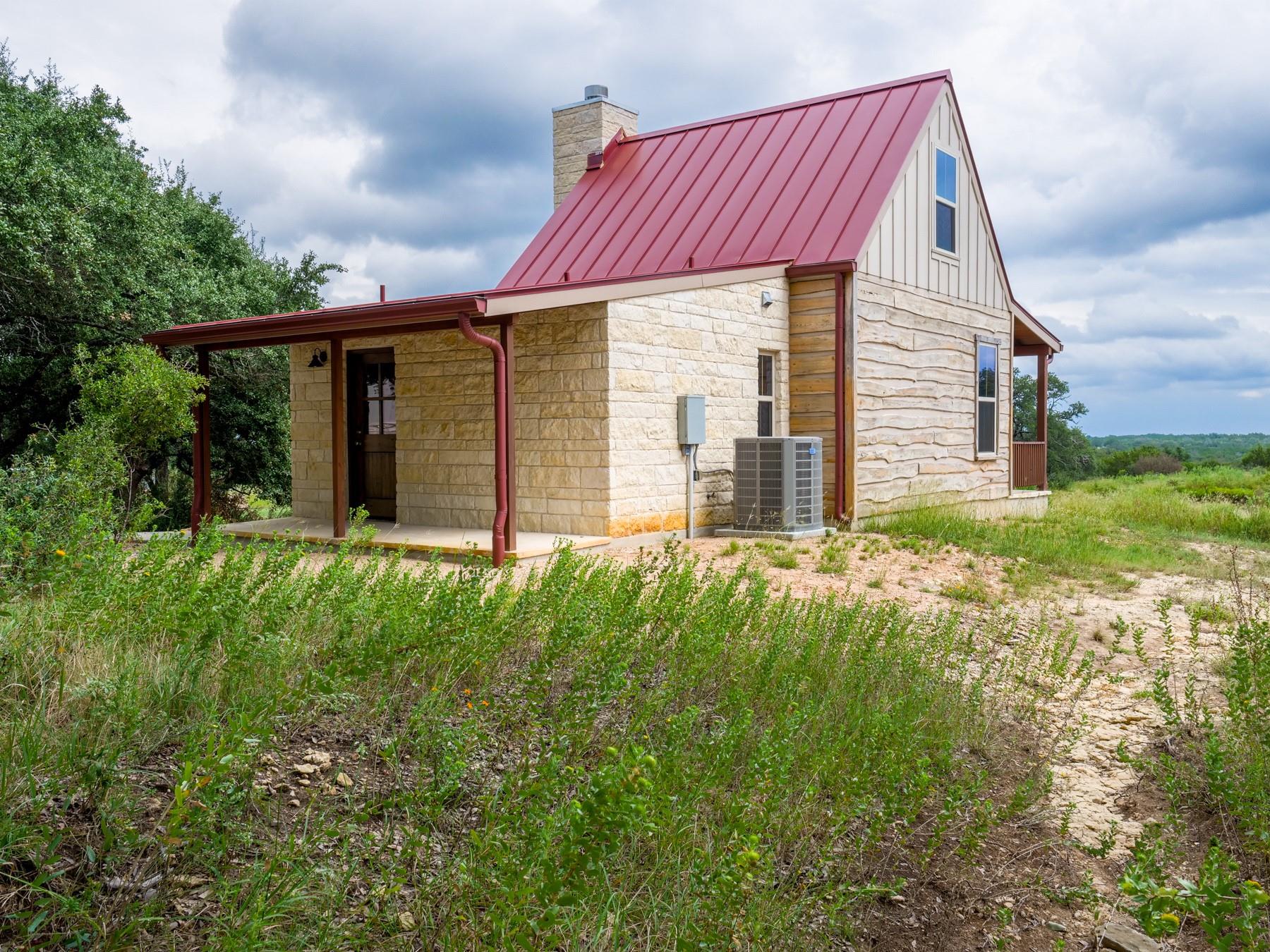 529 Vista Rg, Round Mountain, TX 78663