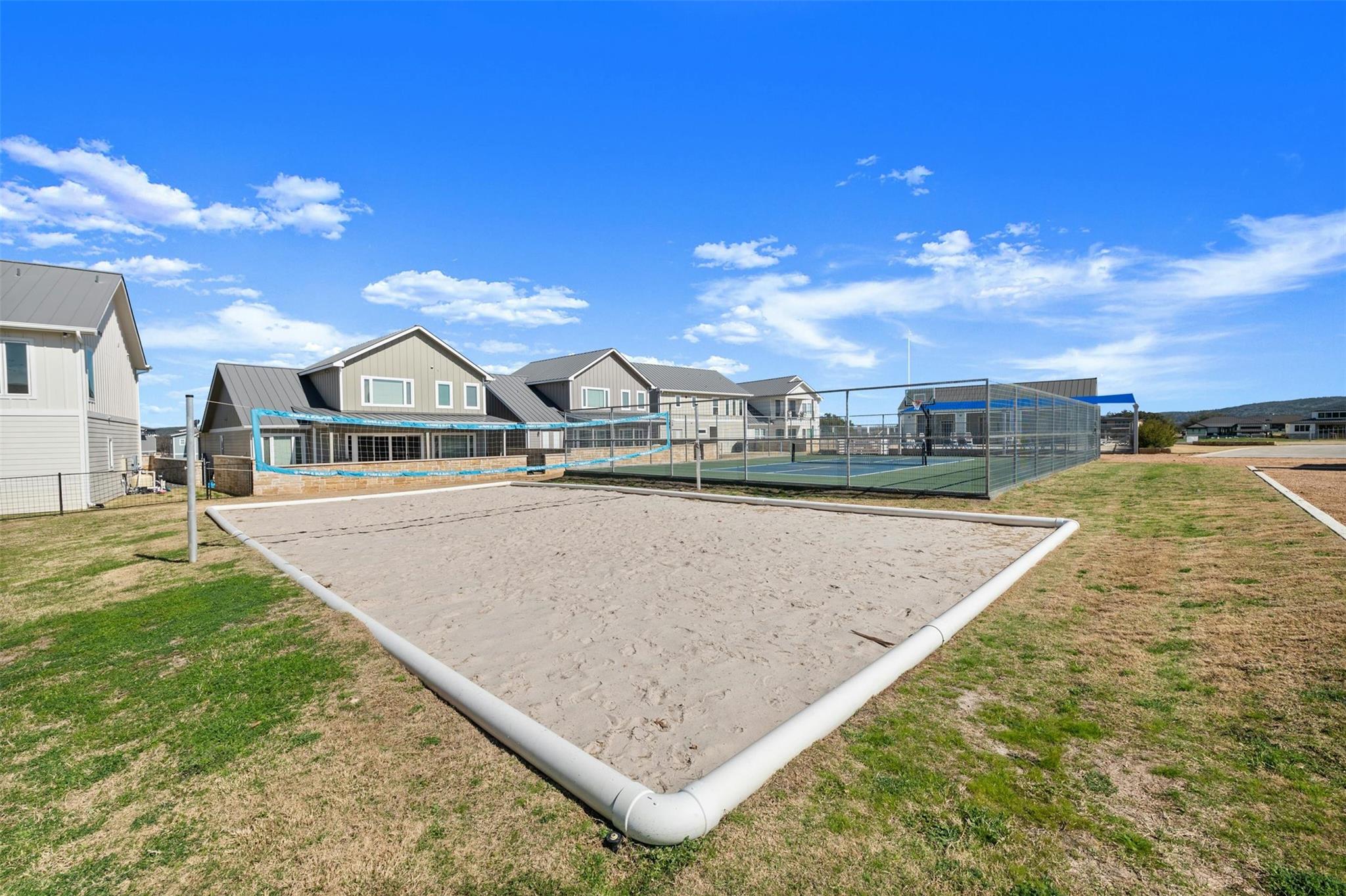102 Summer Life LN, Kingsland, TX 78639