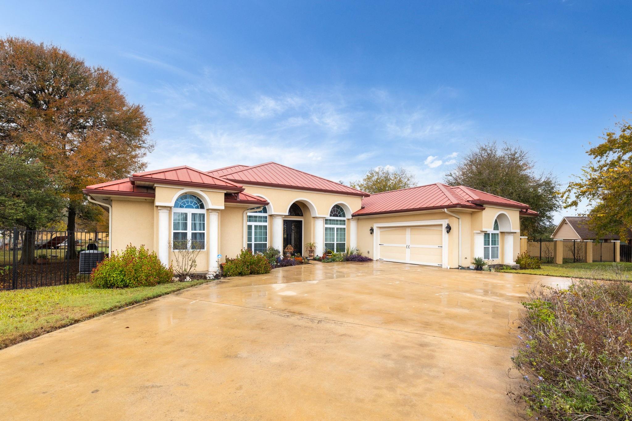 1202 Sierra Vista CV, Lockhart, TX 78644