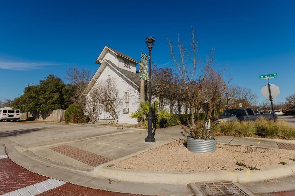 208 Farley ST, Hutto, TX 78634