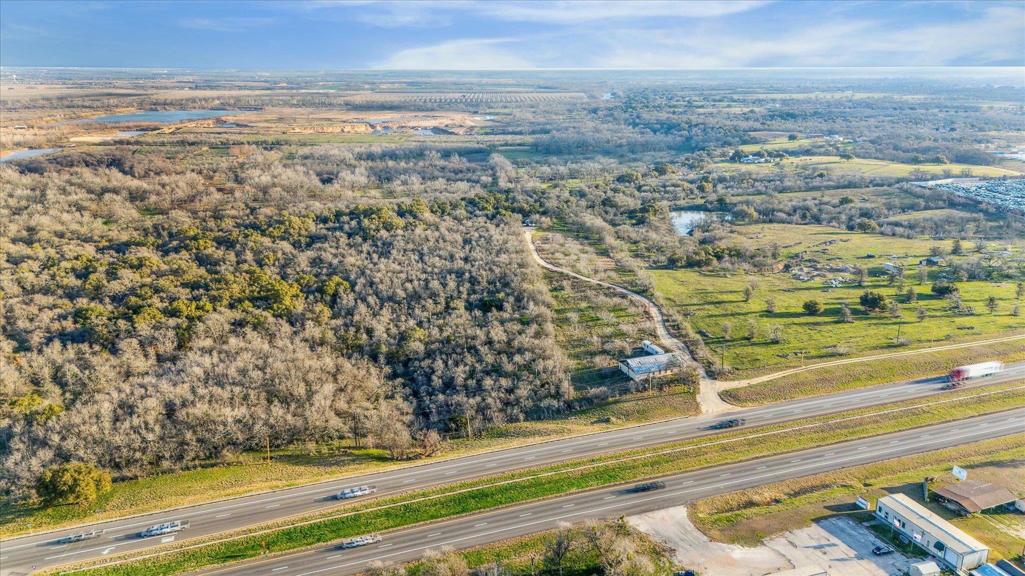 4975 E Highway 71 Hw E, Del Valle, TX 78617