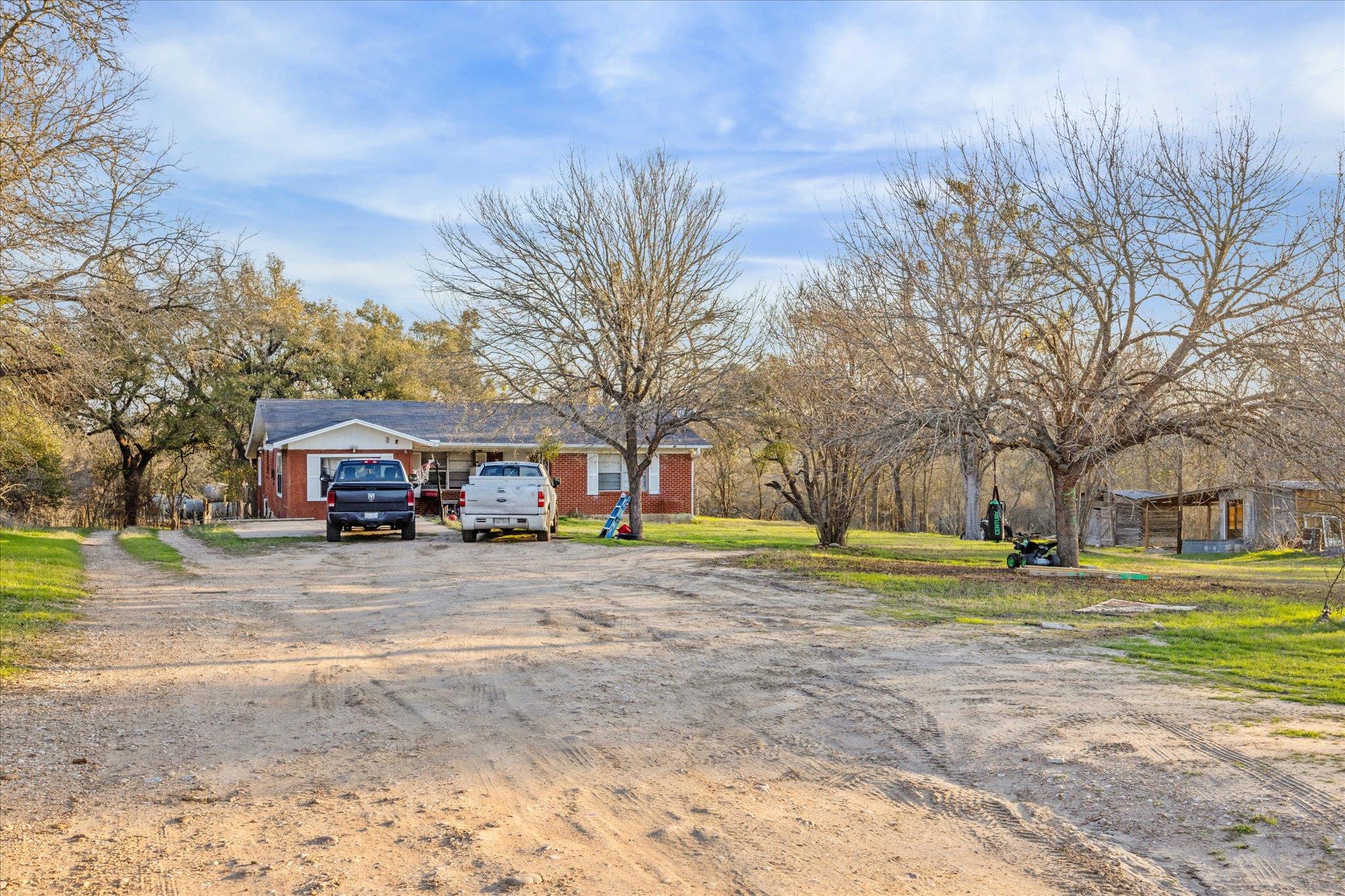 4975 E Highway 71 Hw E, Del Valle, TX 78617
