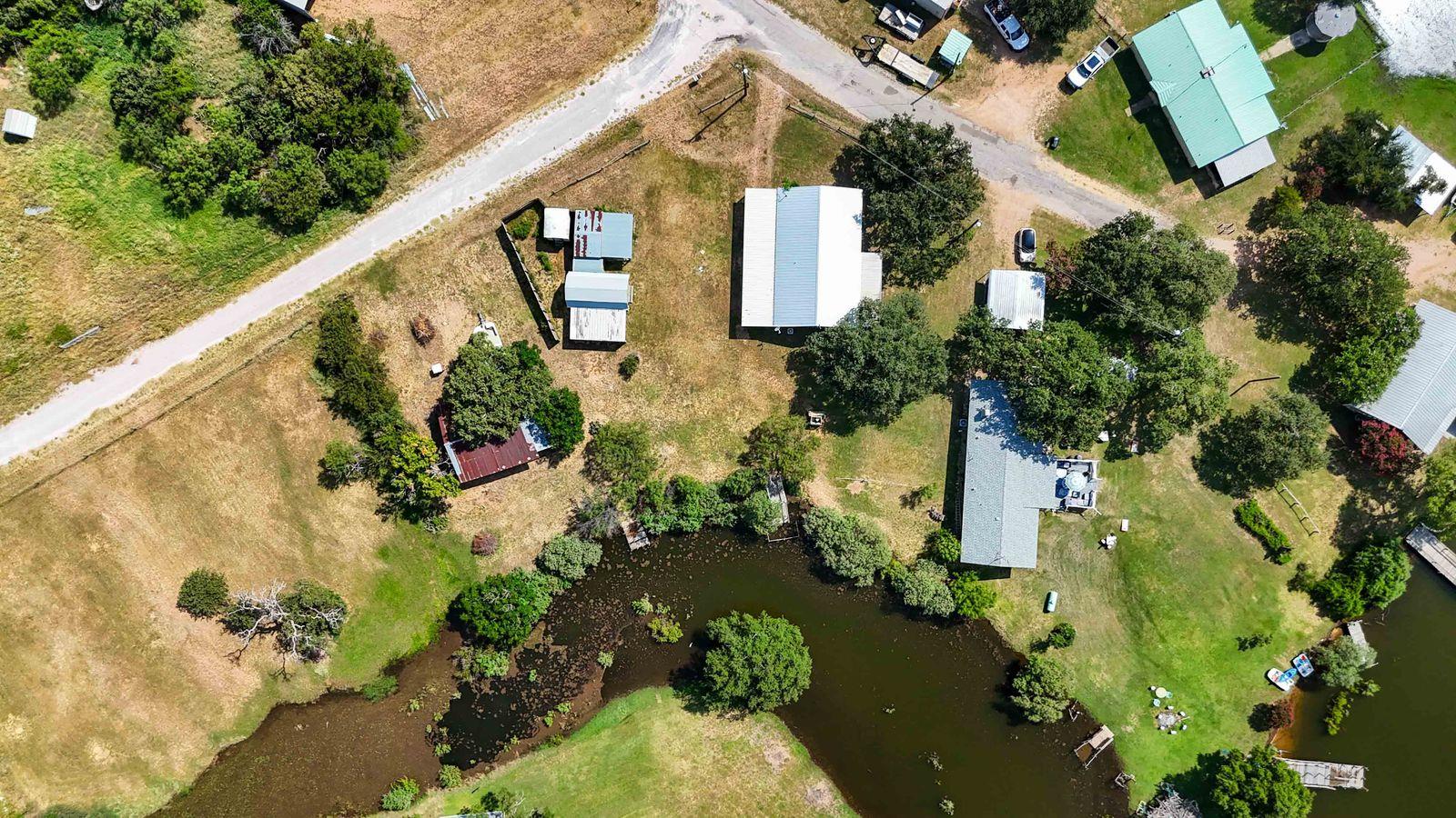 1515 Bee LN, Tow, TX 78672