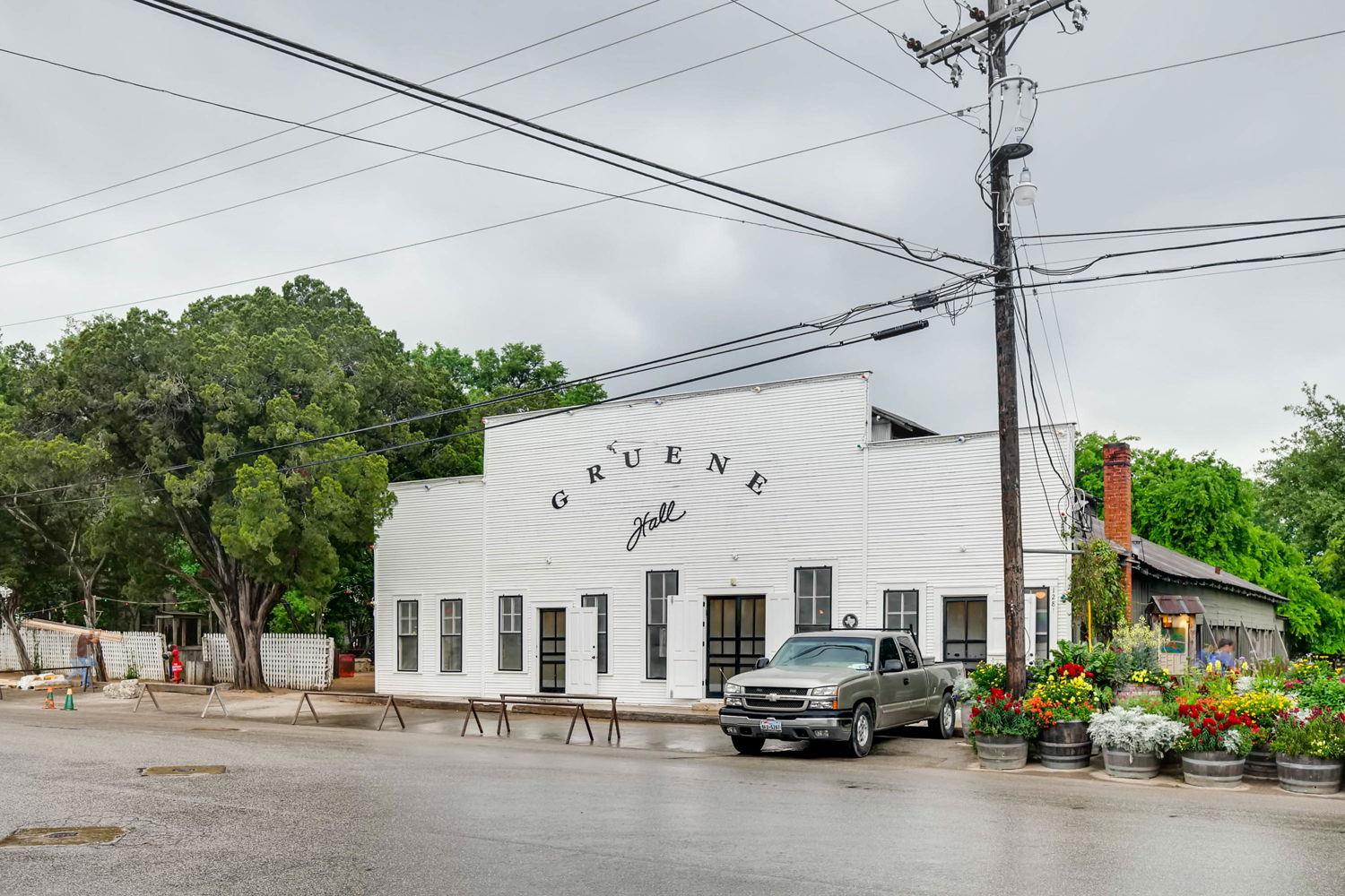 1390 Ervendberg, New Braunfels, TX 78130