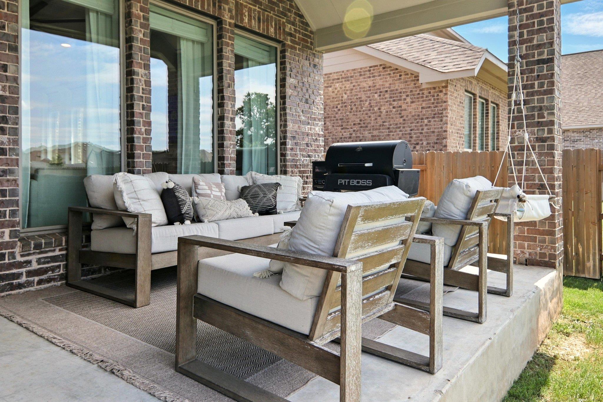 112 Rosemary CT, Bastrop, TX 78602