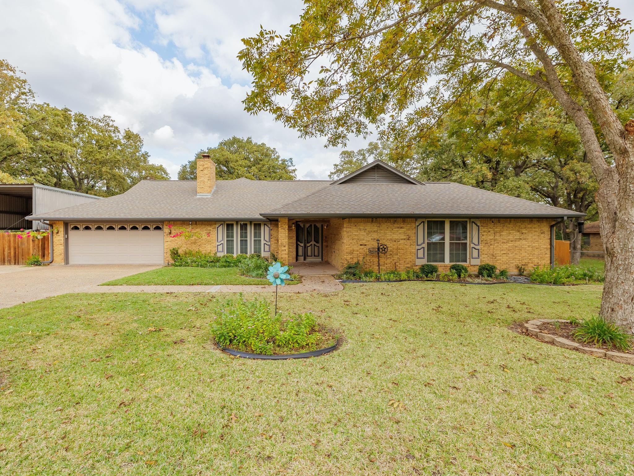 704 Enfield RD, Rockdale, TX 76567