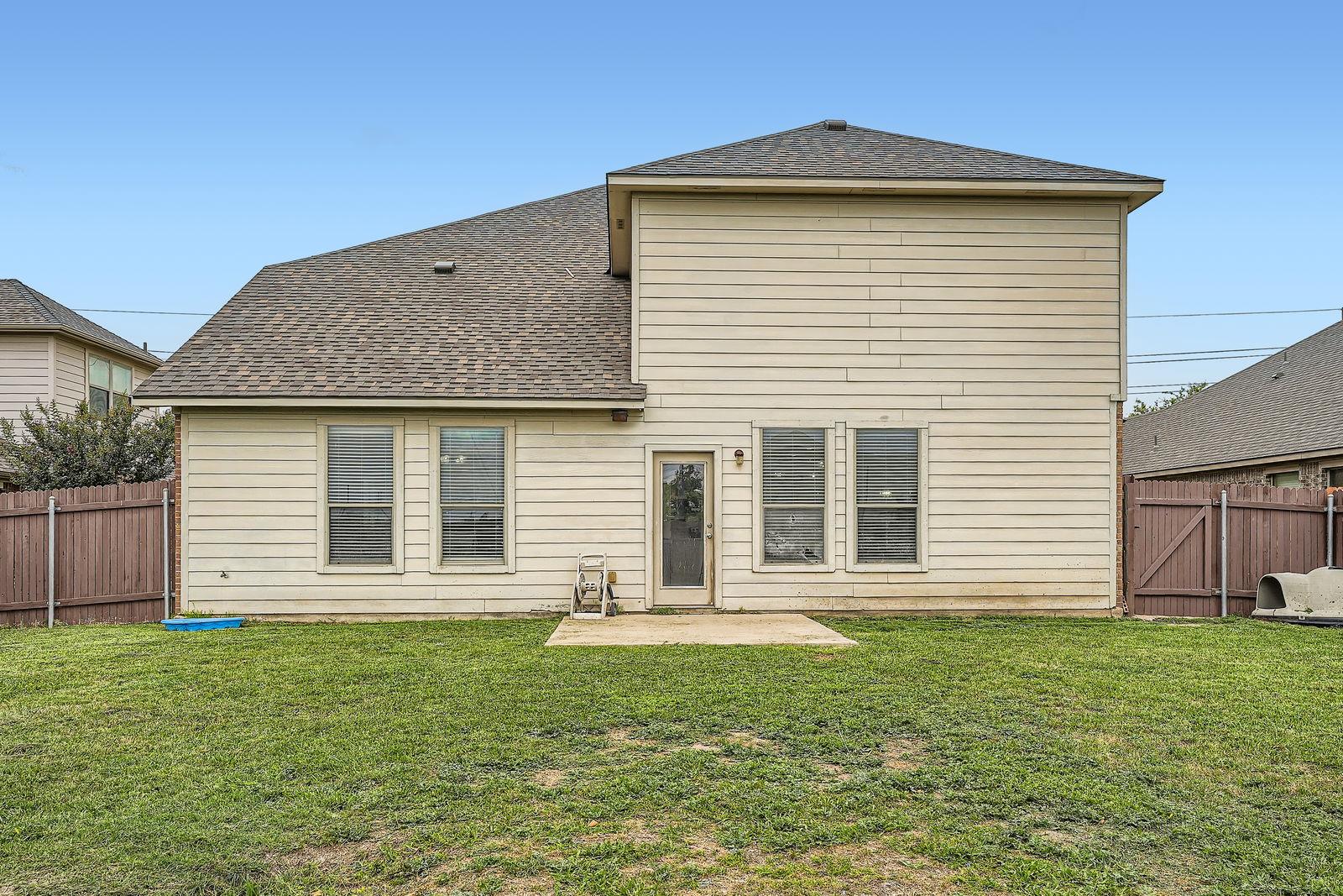 2004 S Ash CV W, Hutto, TX 78634