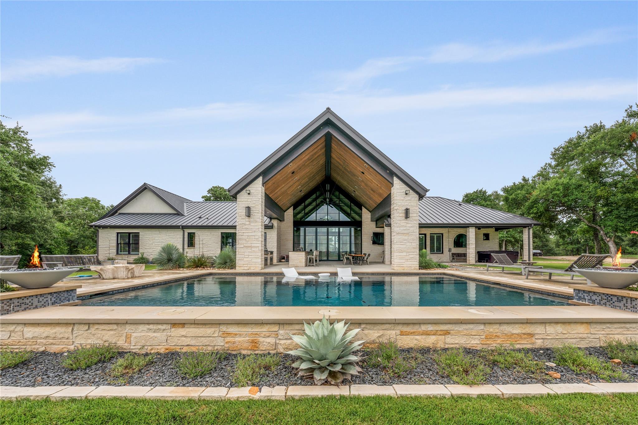 19102 Post Oak RD, Bartlett, TX 76511
