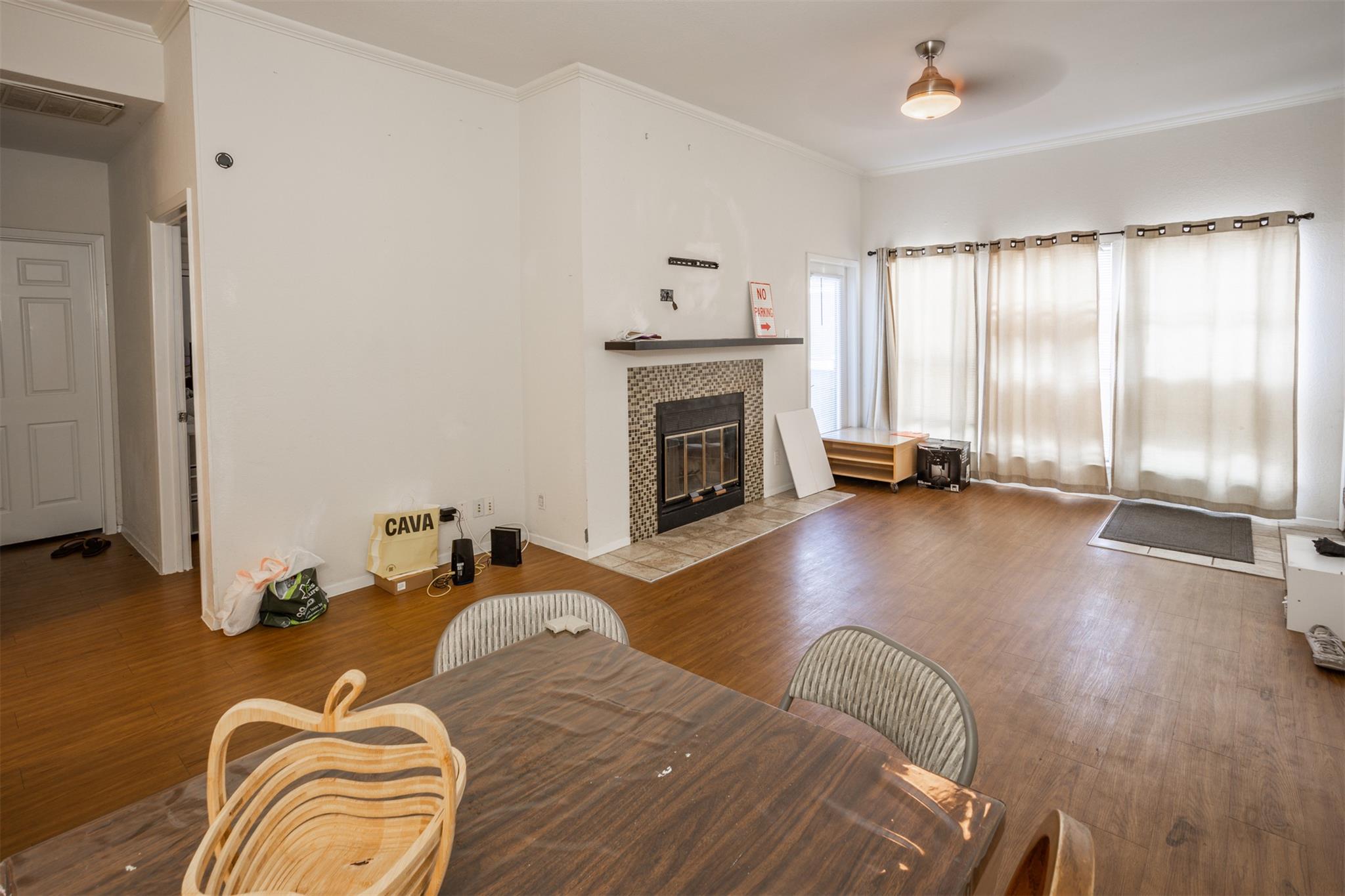 807 W 25th ST #102, Austin, TX 78705