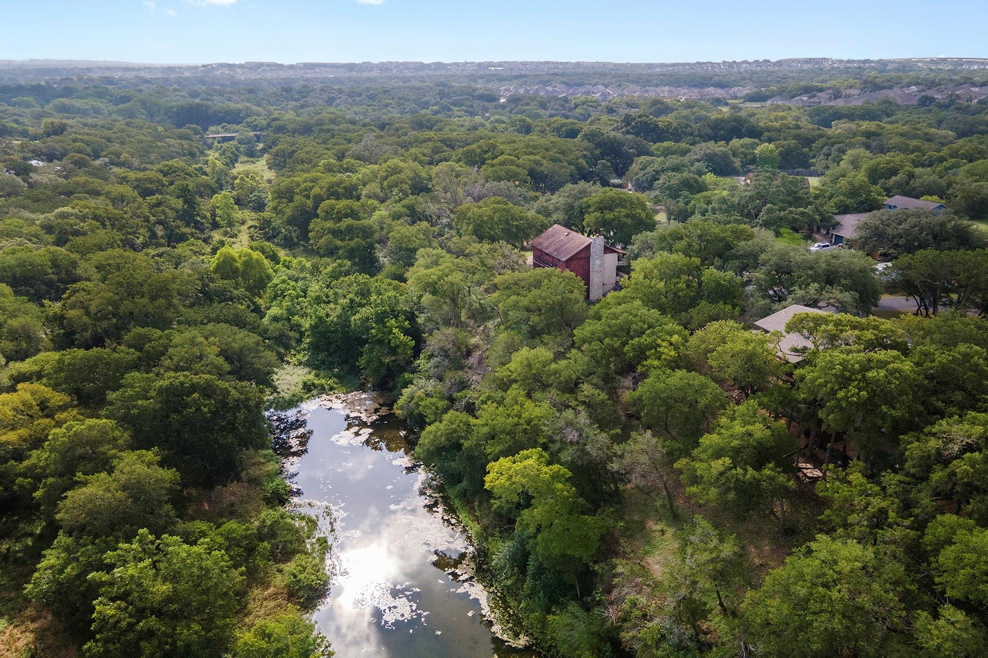 402 Bear Canyon DR, Manchaca, TX 78652