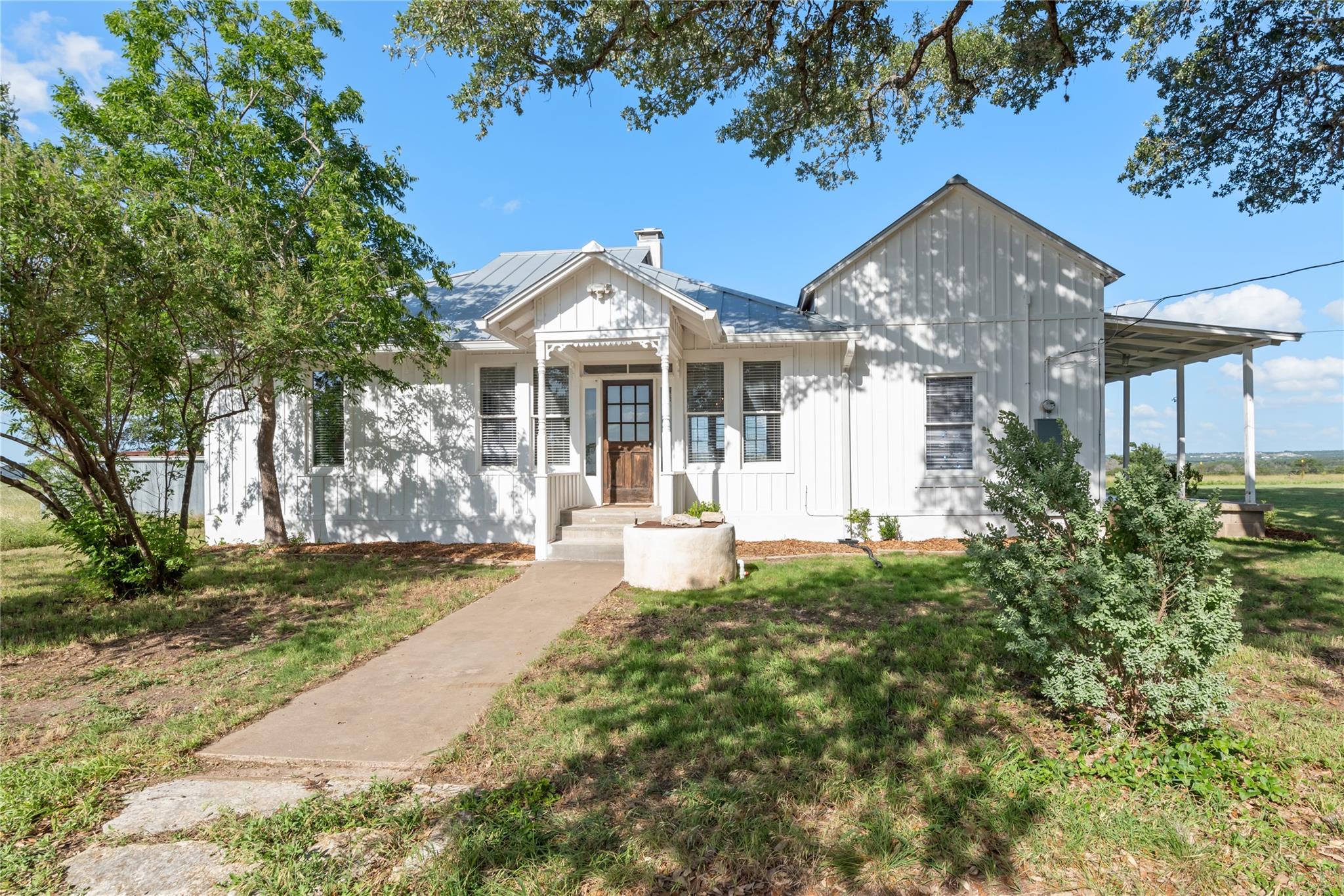 1649 Schumann RD, Stonewall, TX 78671