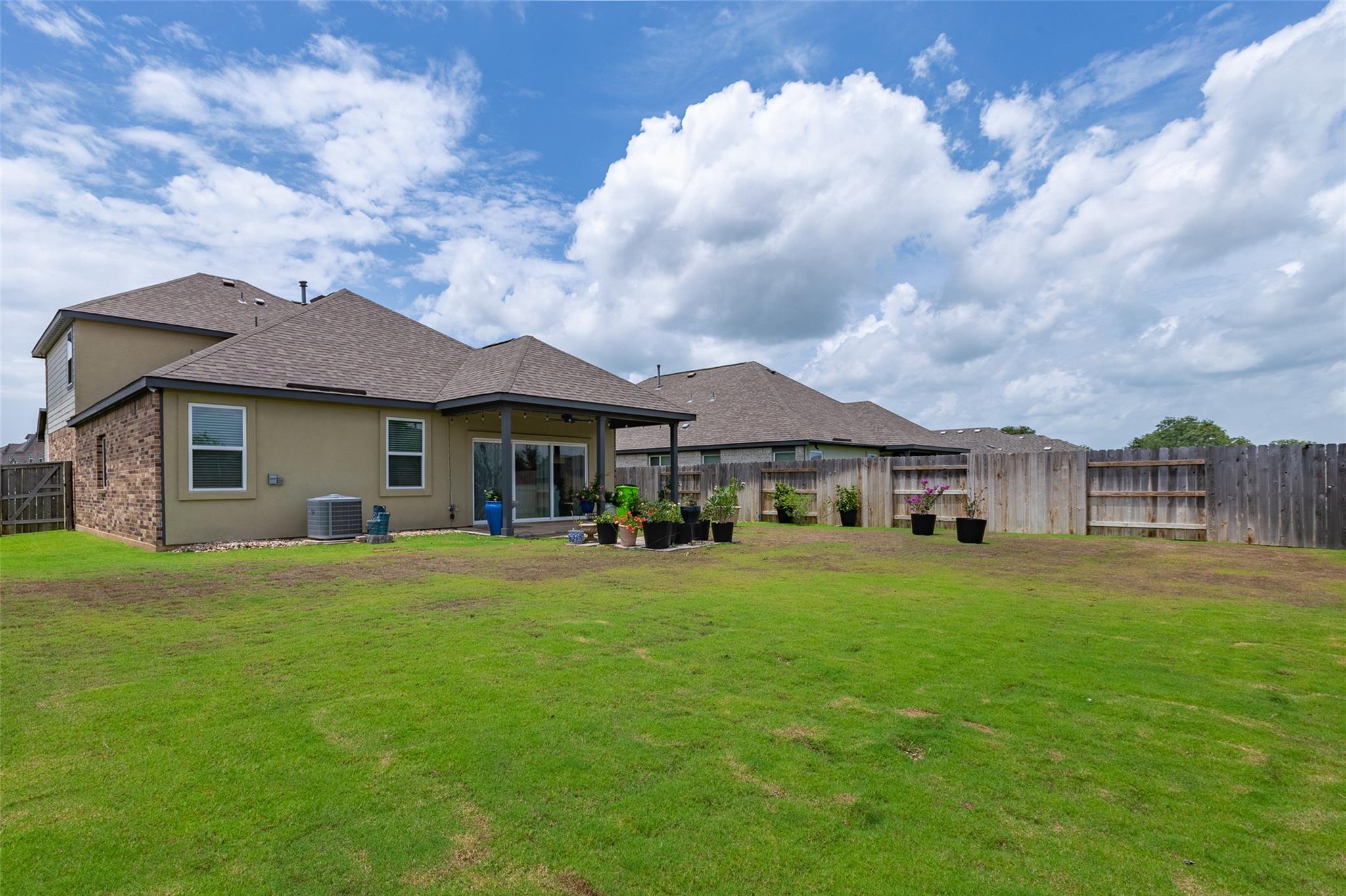 126 Periwinkle LN, Bastrop, TX 78602