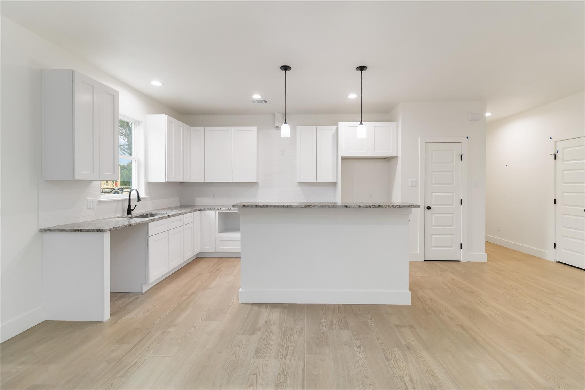 12 Meadow Oak CT, Wimberley, TX 78676