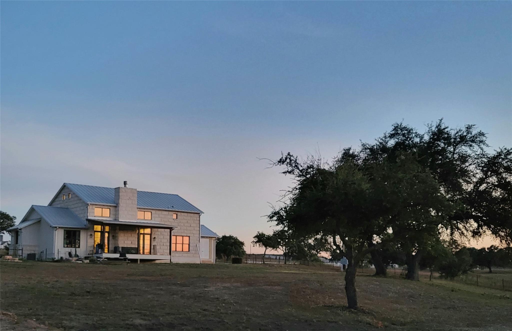 621 Stanton Rd, Johnson City, TX 78636