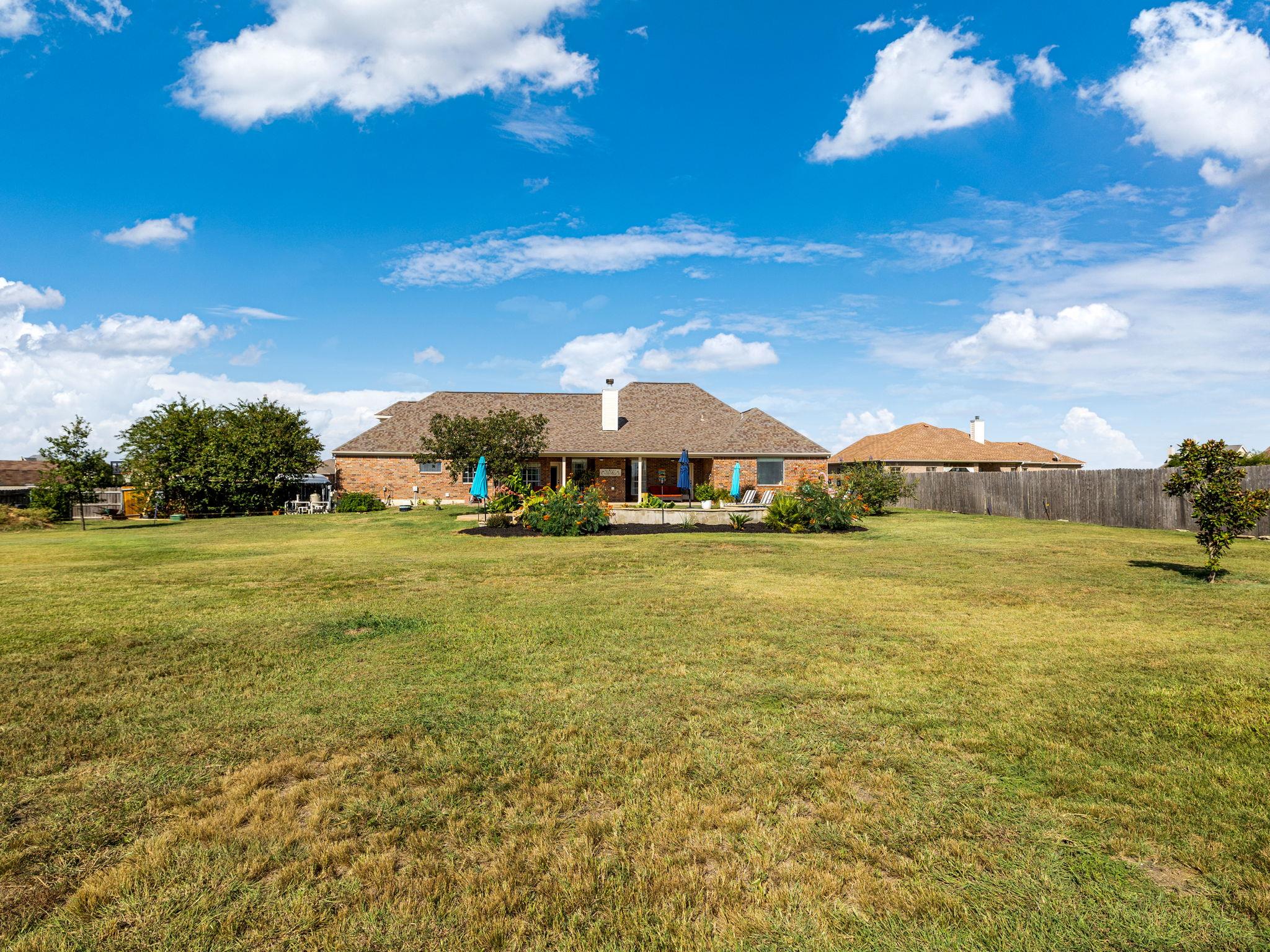 155 Comanche CIR, Hutto, TX 78634