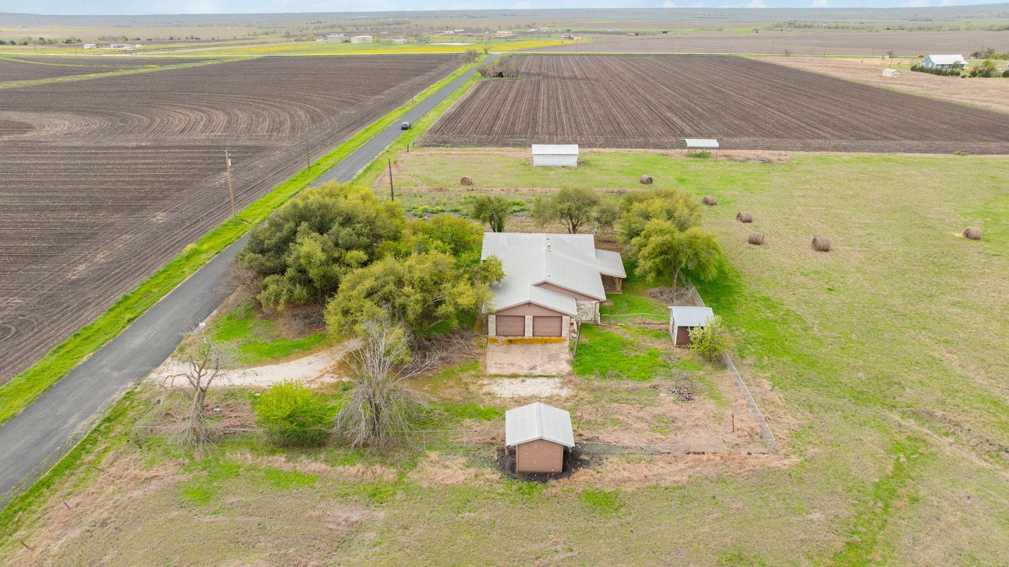 19810 Janak RD, Coupland, TX 78615