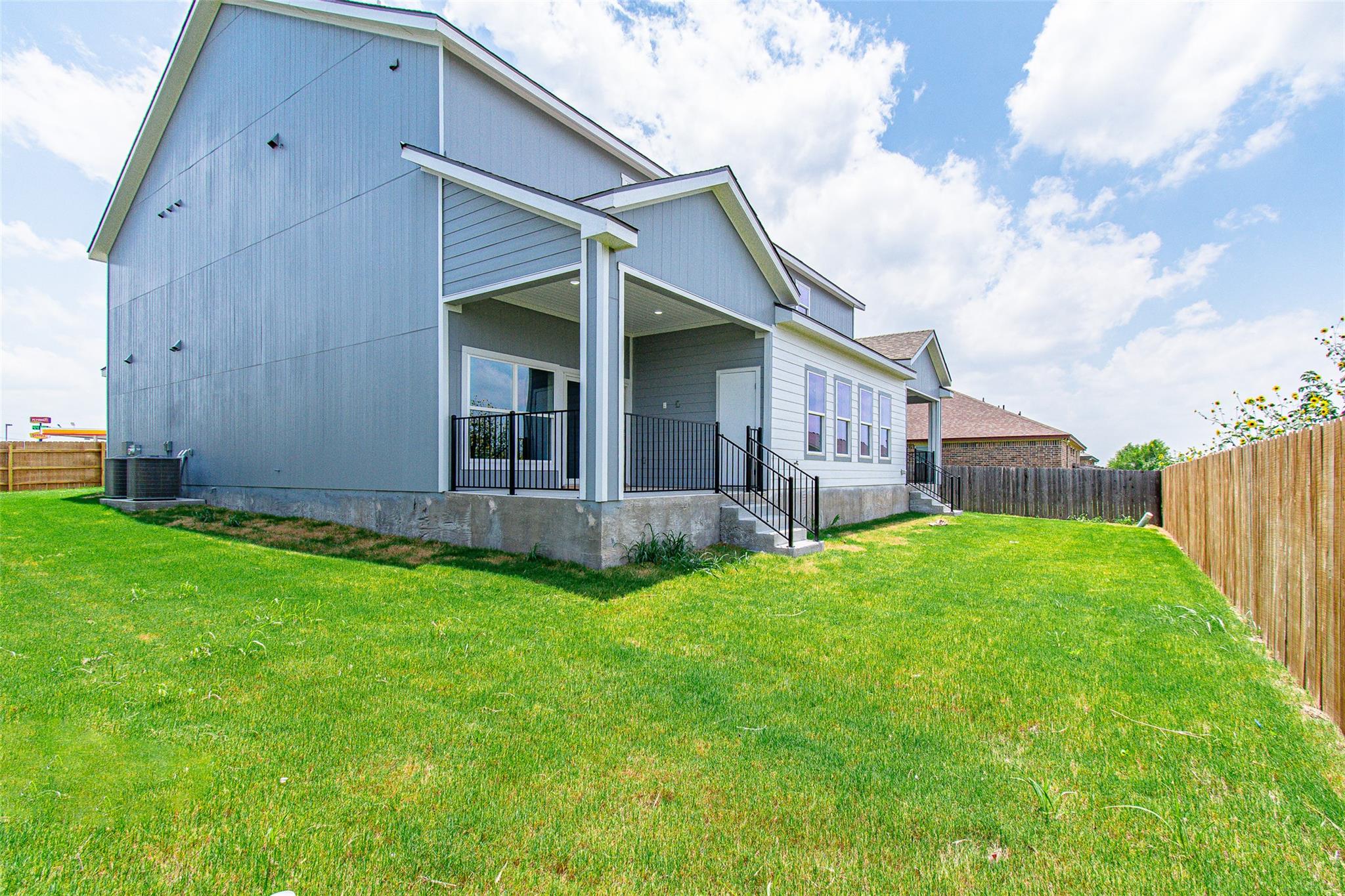 121 Calvin Smith LN #A & B, Jarrell, TX 76537