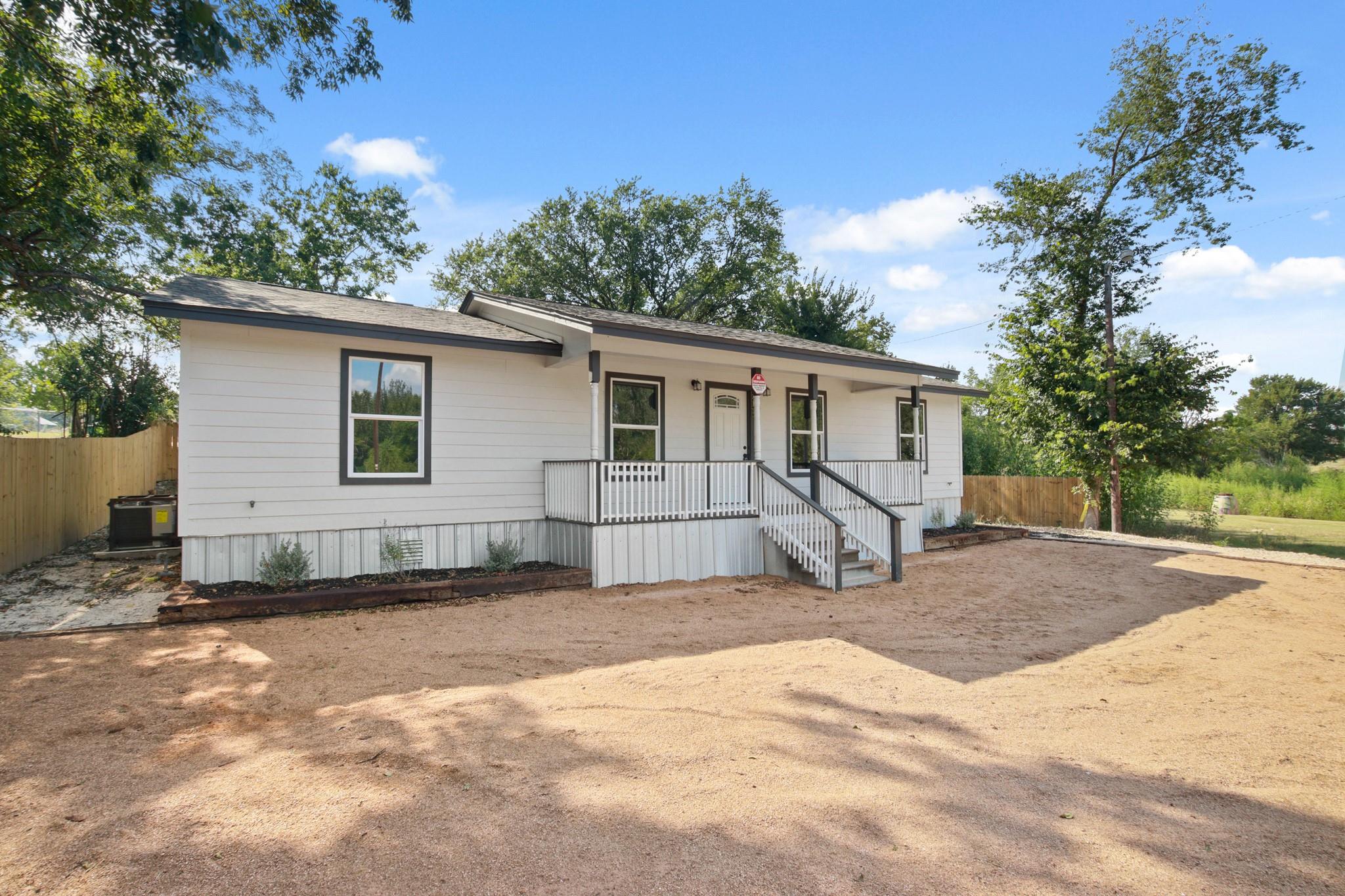 713 Burkett ST, Taylor, TX 76574