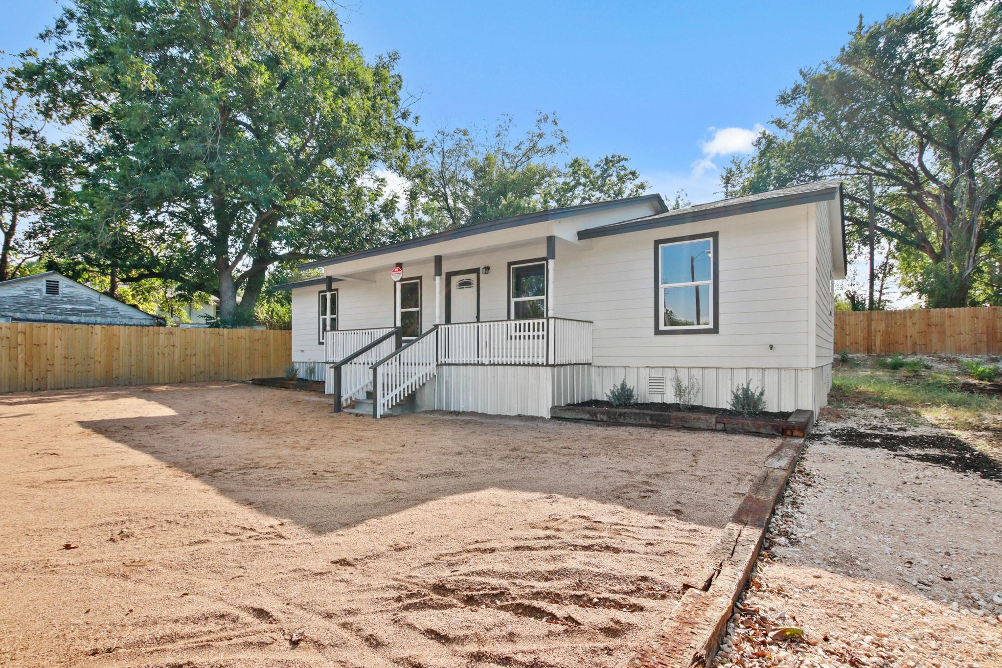 713 Burkett ST, Taylor, TX 76574