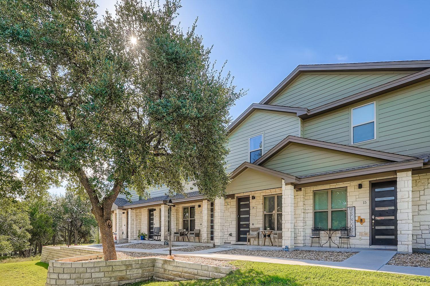 18803 Hogan CIR #14, Point Venture, TX 78645