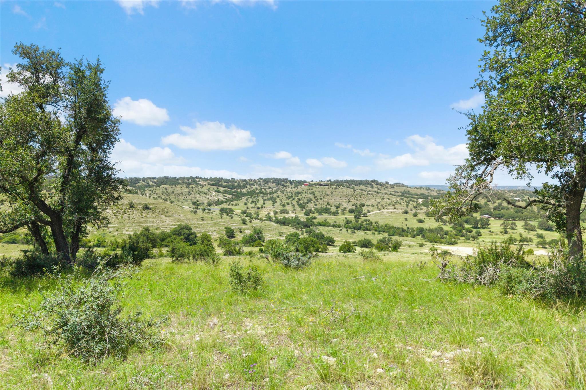 5032 Kendalia RD, Blanco, TX 78606