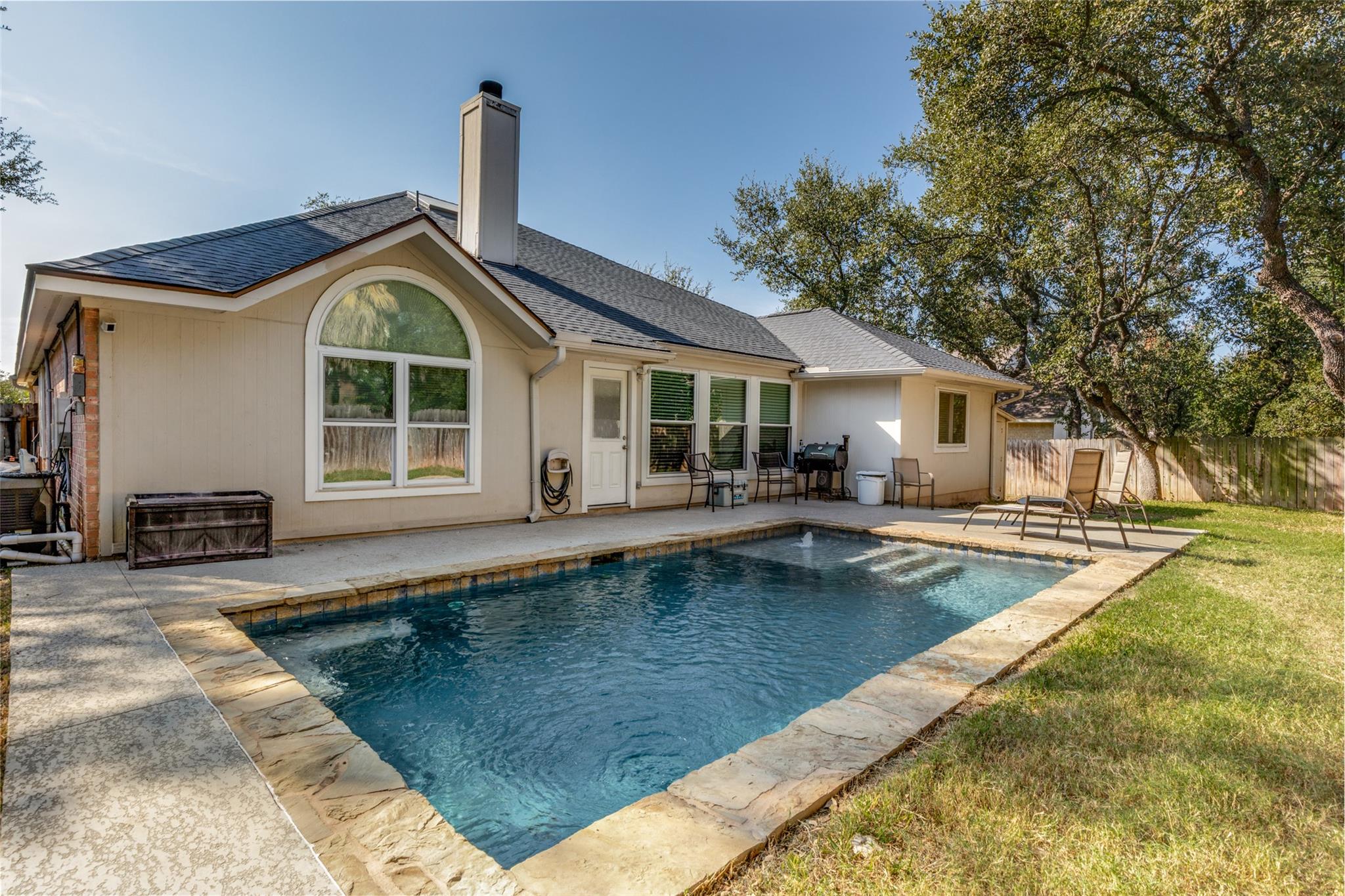 1902 Overland DR, Leander, TX 78641