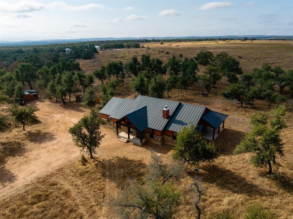 300 Kiowa Creek TRL, Fredericksburg, TX 78624