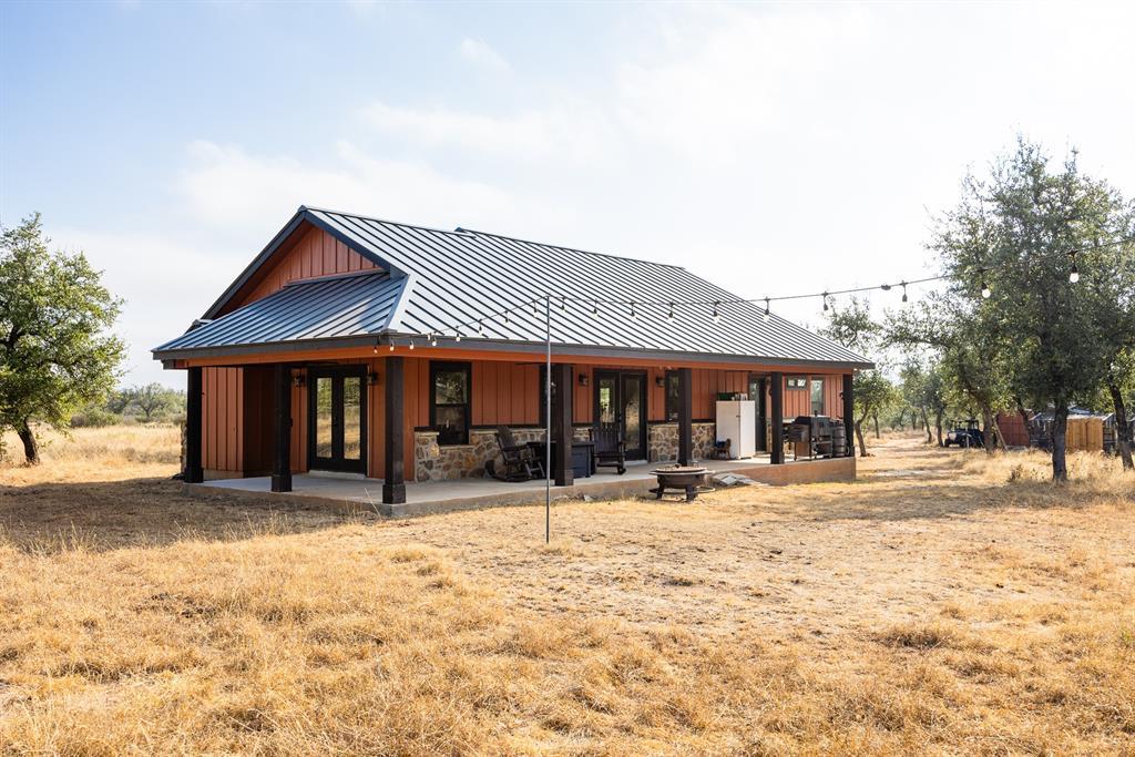300 Kiowa Creek TRL, Fredericksburg, TX 78624