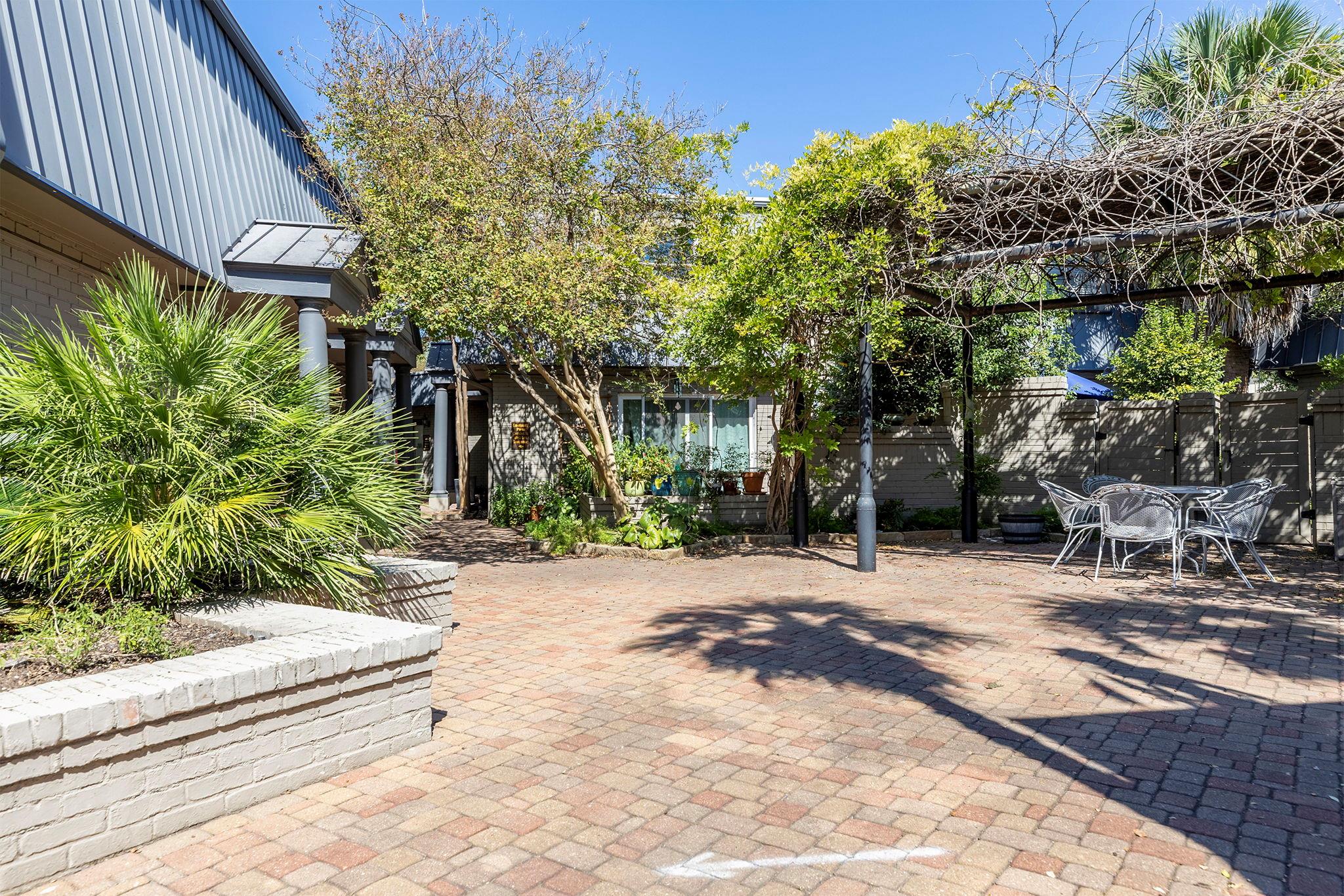 2500 Steck Ave #5, Austin, TX 78757