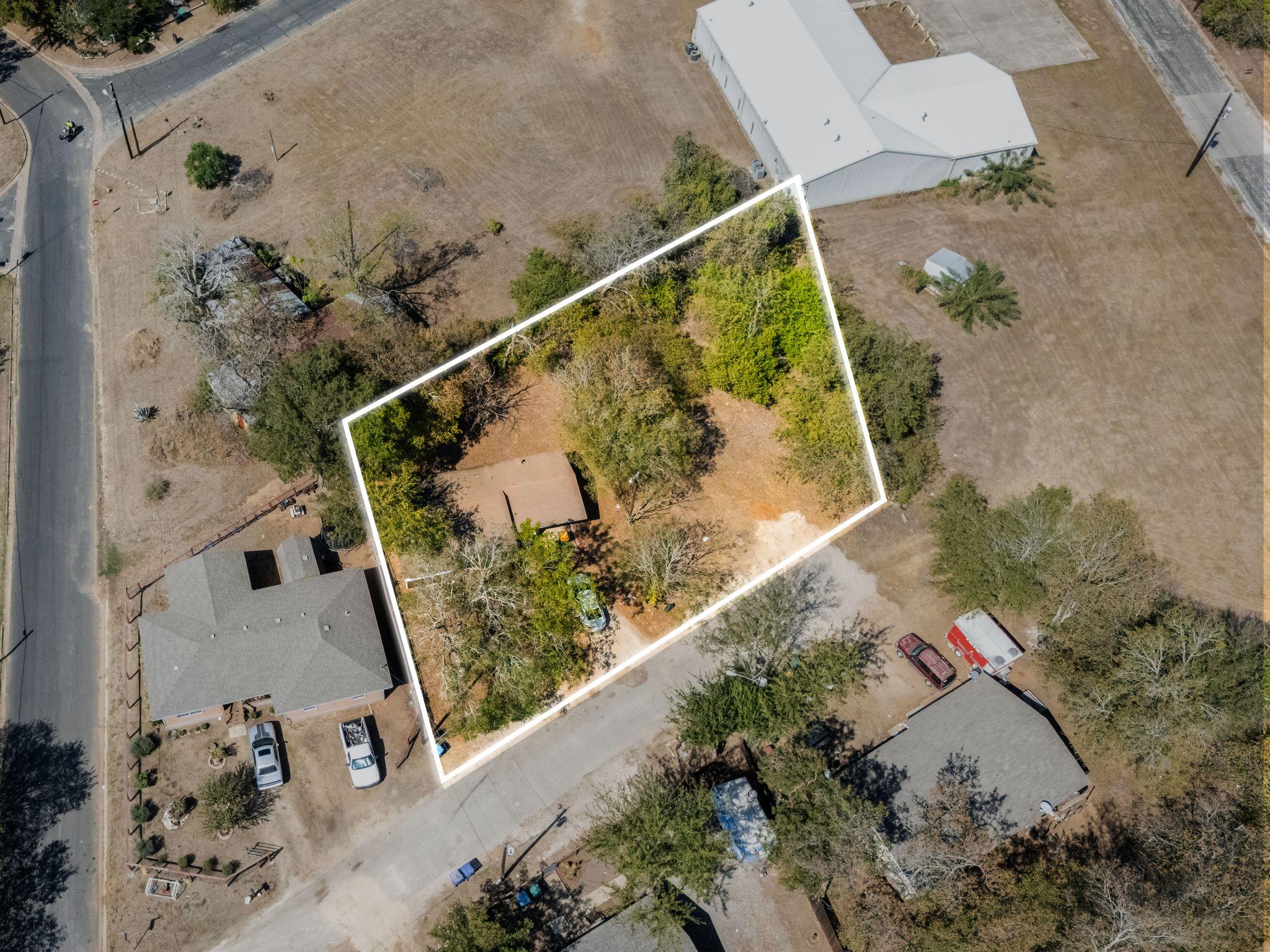 102 Masonic DR, Elgin, TX 78621