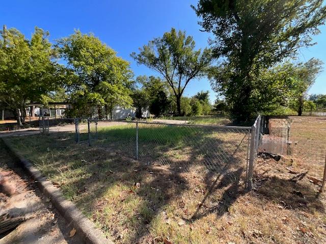 1005 W 8th ST, Cameron, TX 76520