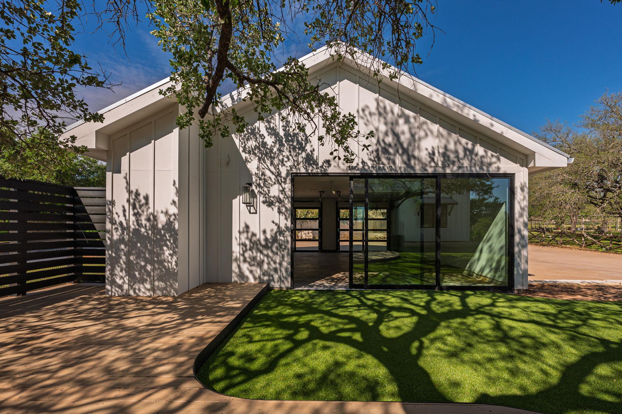 909 Cat Hollow Club DR, Spicewood, TX 78669
