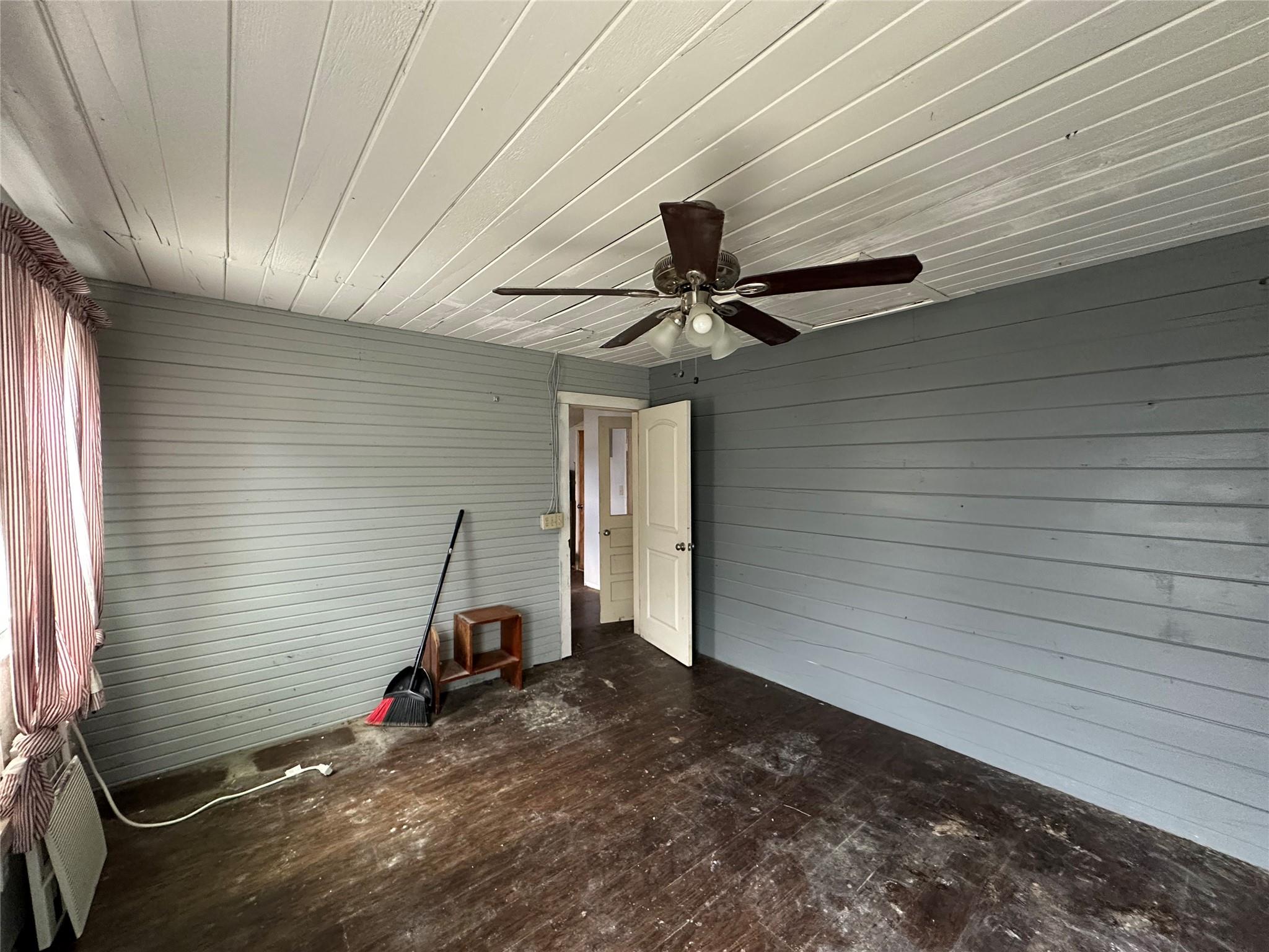 102 W Mesquite ST #B, Granger, TX 76530