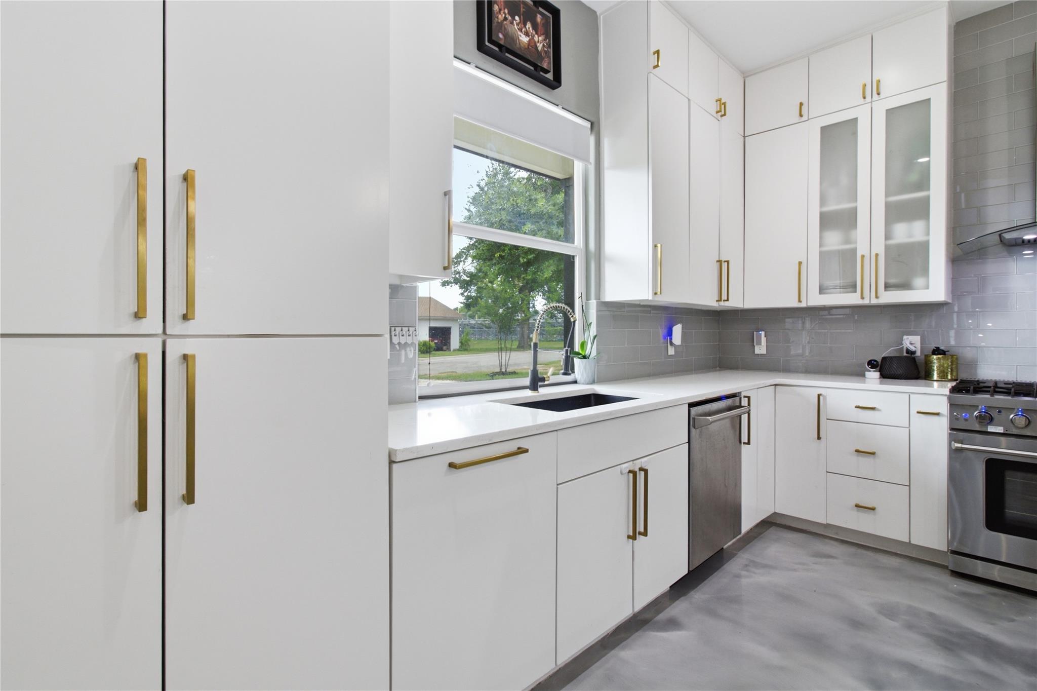 724 Ramsey Ave, Rockdale, TX 76567