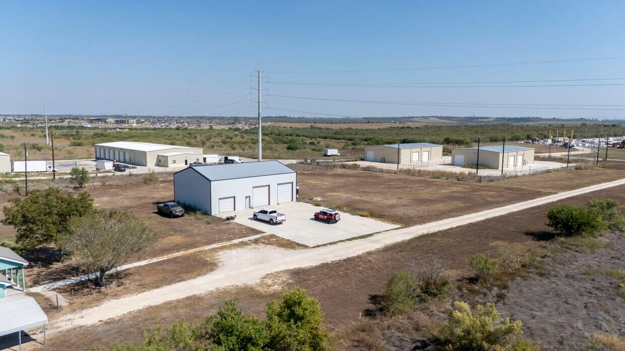 6802 S Old Bastrop Hw, San Marcos, TX 78666