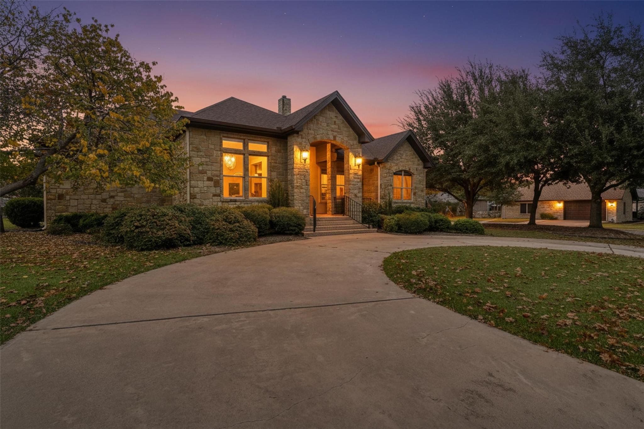 114 Preston TRL, Meadowlakes, TX 78654