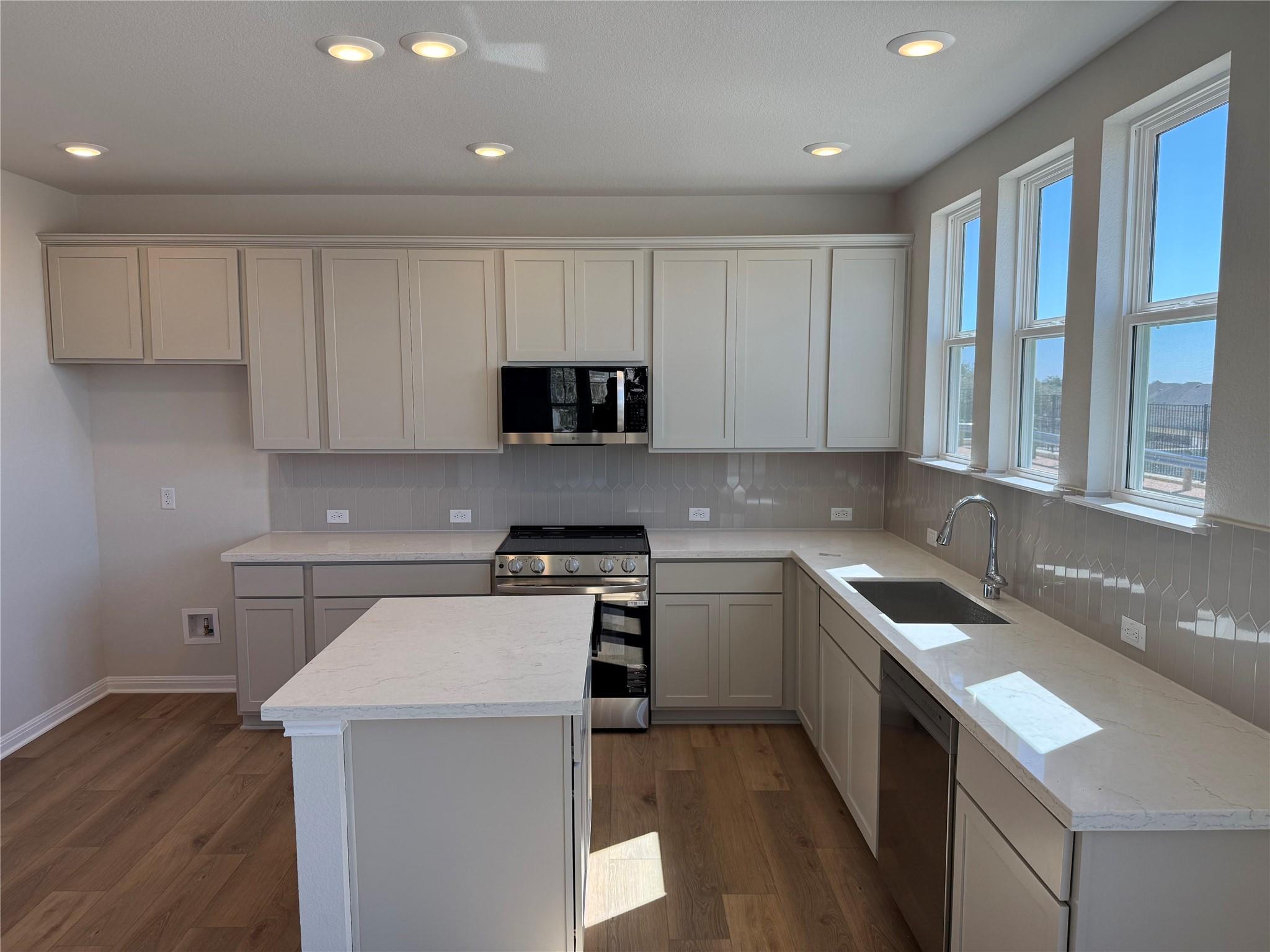 5900 Whisper Creek DR #418, Georgetown, TX 78628