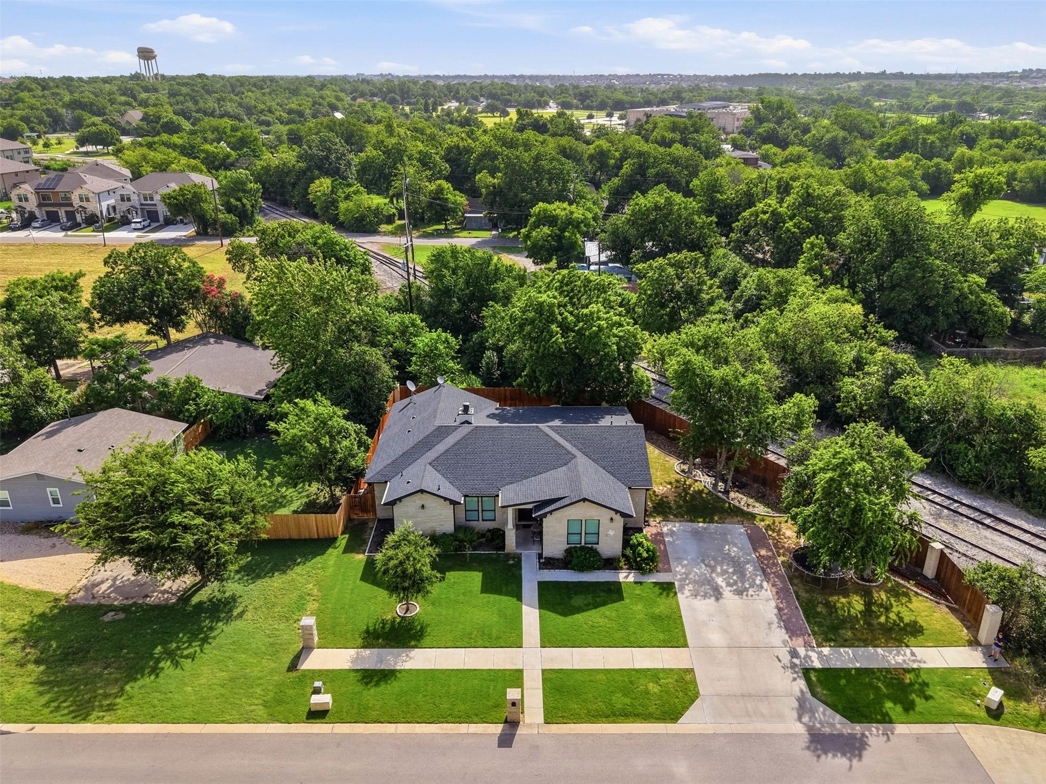 1905 S College ST, Georgetown, TX 78626