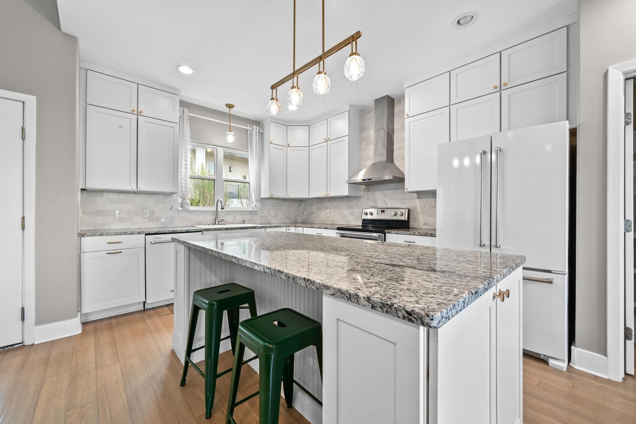 17305 Lake Wood CIR, Dripping Springs, TX 78620