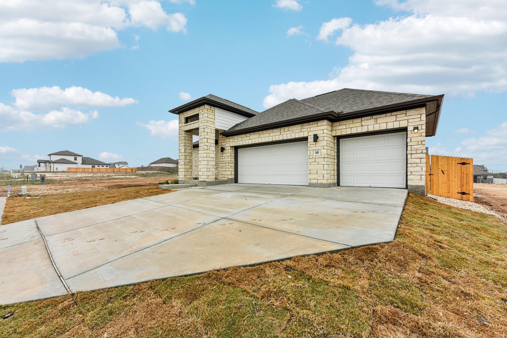 581 Treadwell LN, Kyle, TX 78640